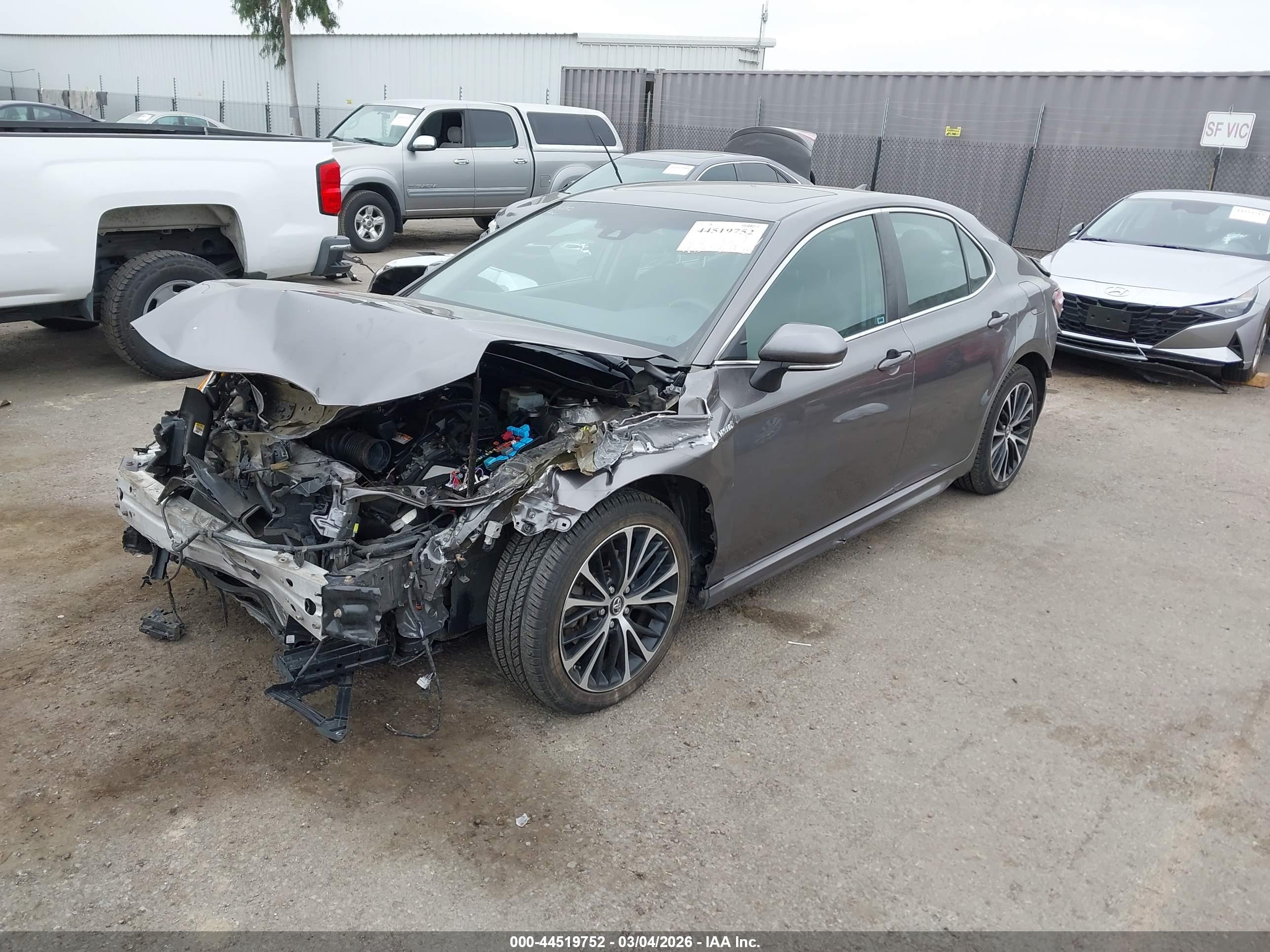 TOYOTA CAMRY image 2