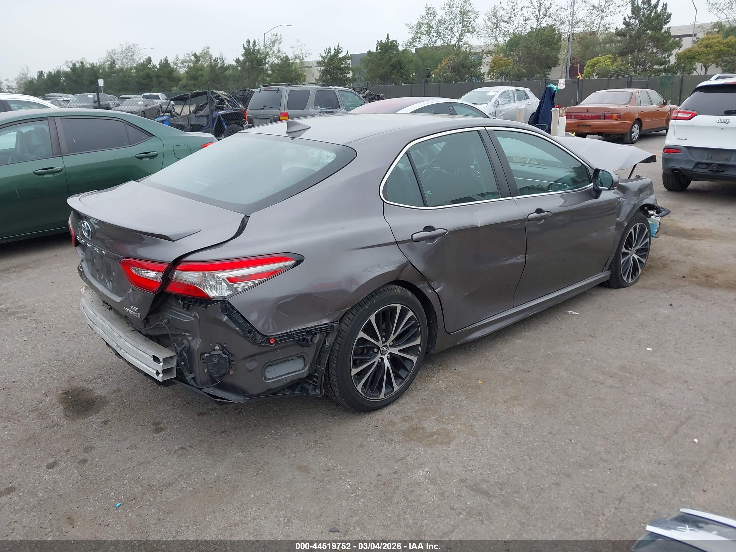 TOYOTA CAMRY image 4