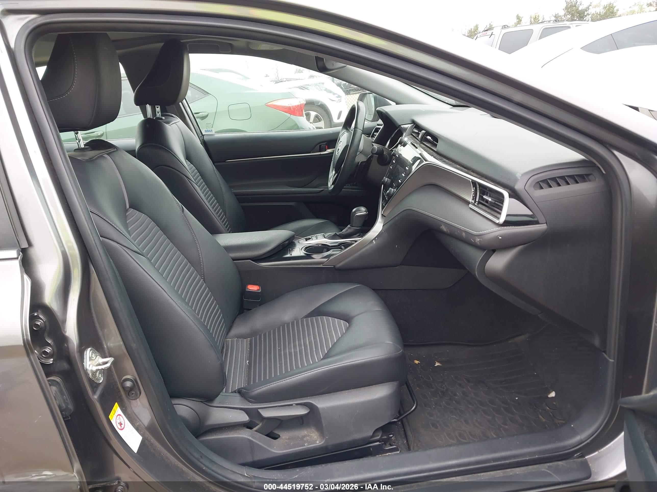 TOYOTA CAMRY image 5