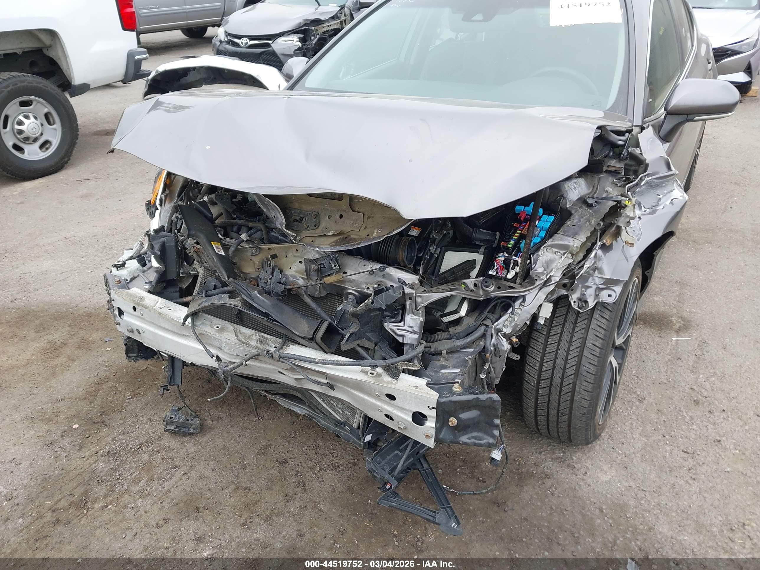 TOYOTA CAMRY image 6
