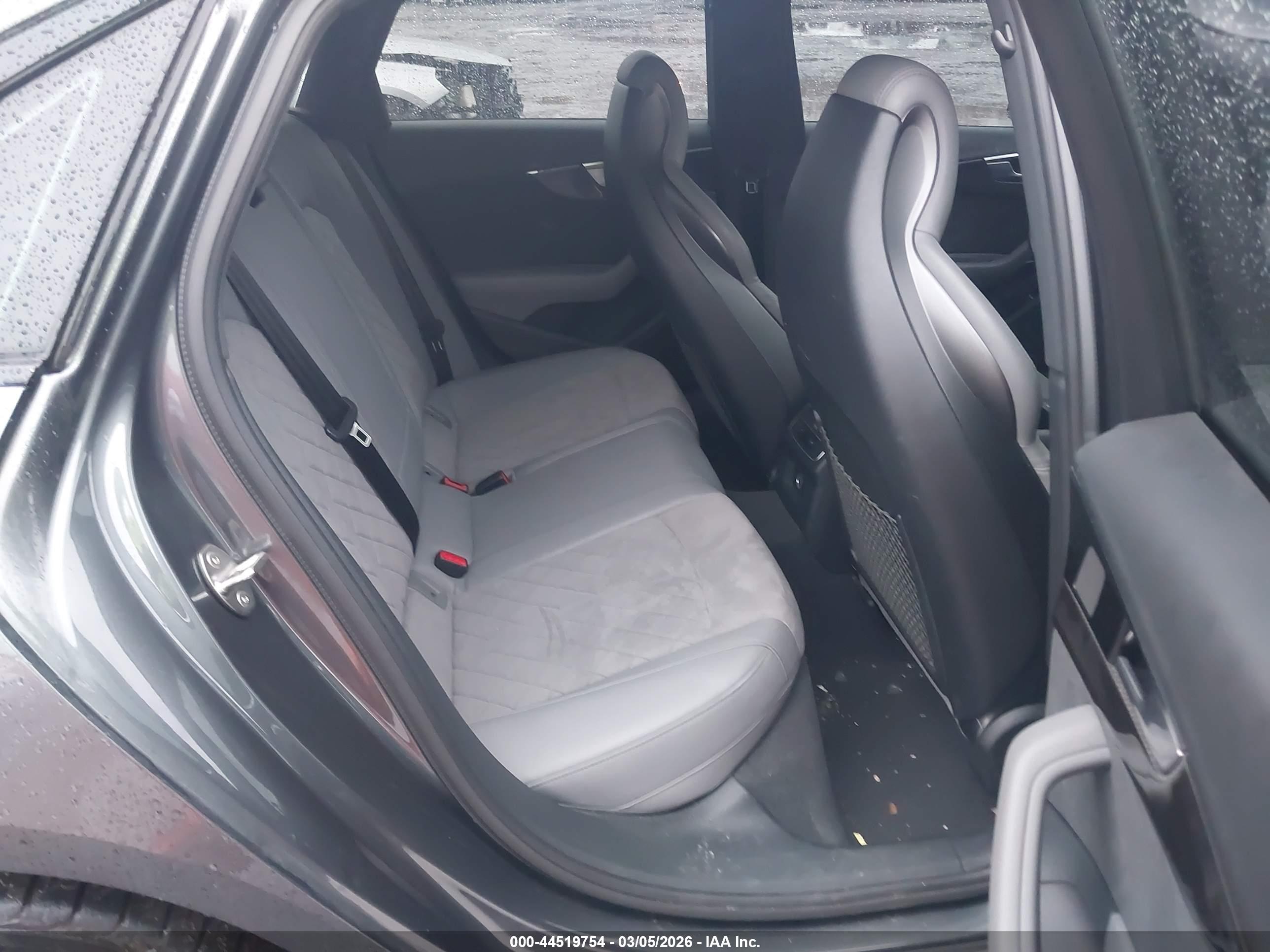 AUDI S4 image 8