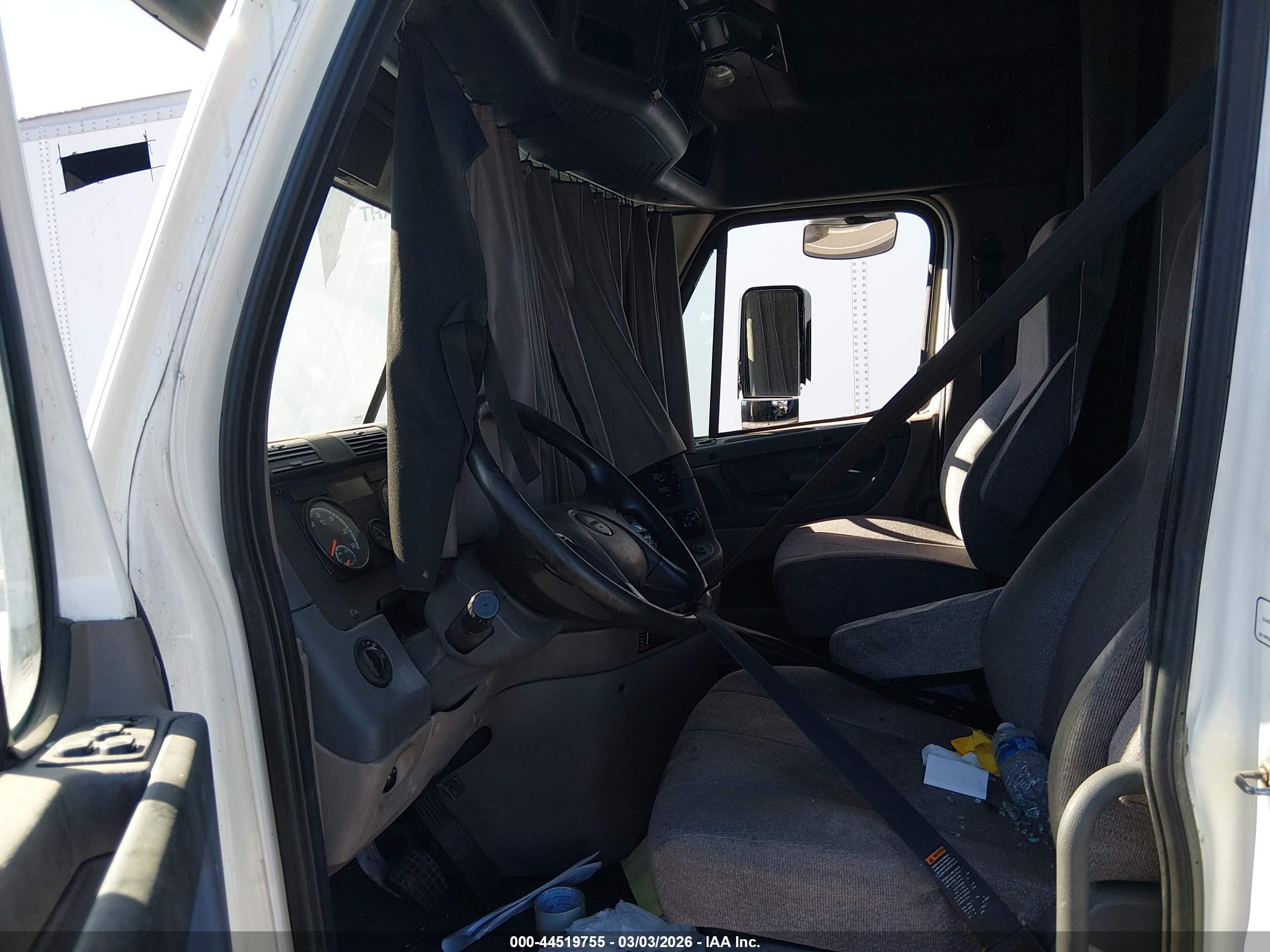 FREIGHTLINER CASCADIA image 8