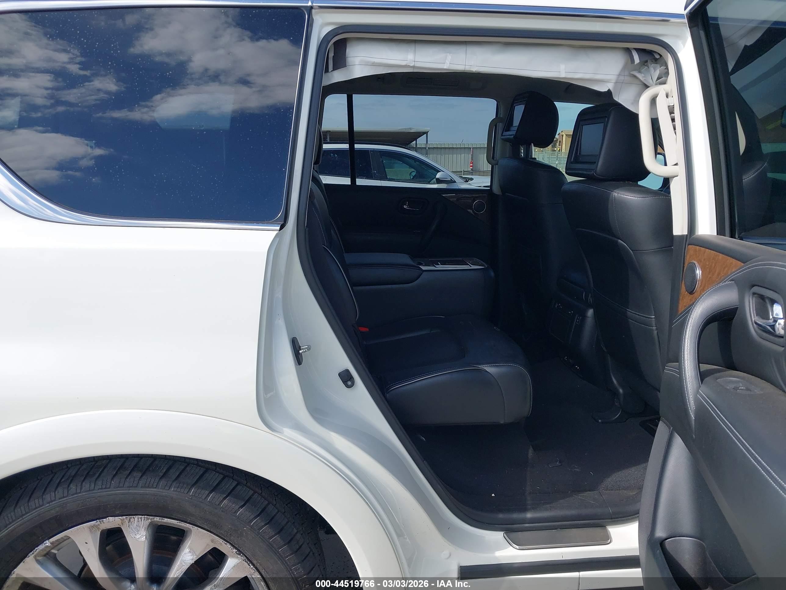 INFINITI QX80 image 8