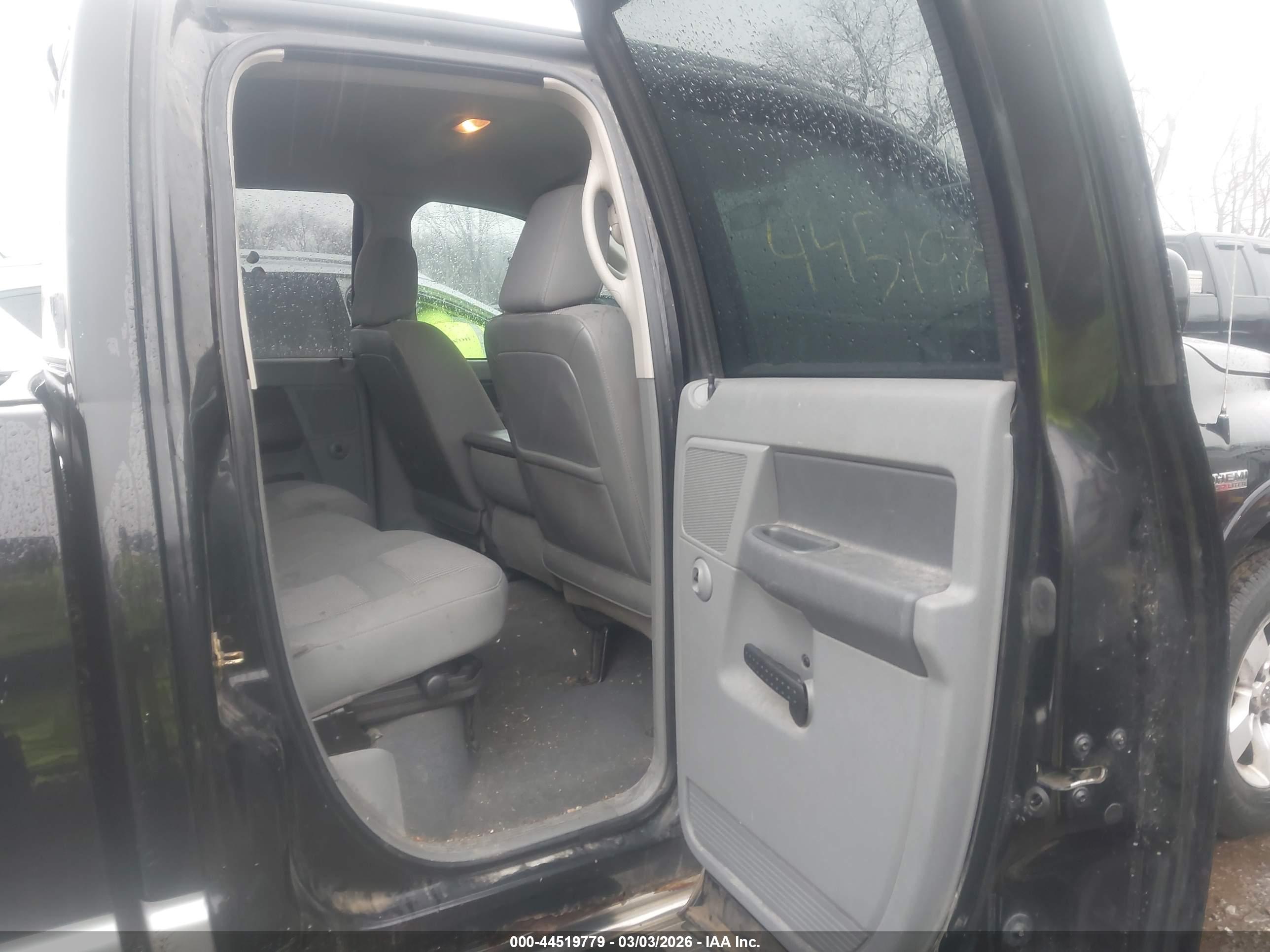 DODGE RAM image 8