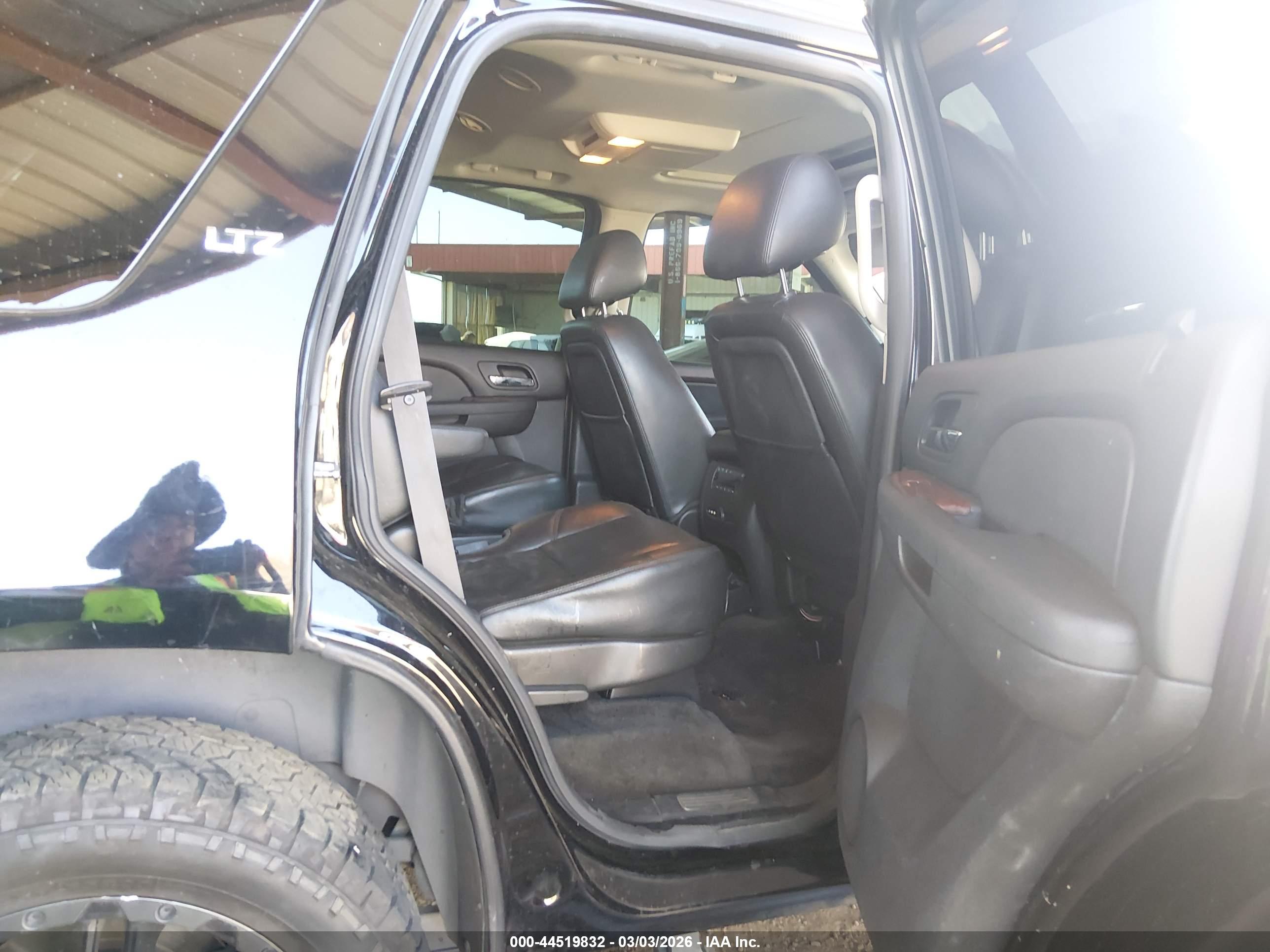 CHEVROLET TAHOE image 8