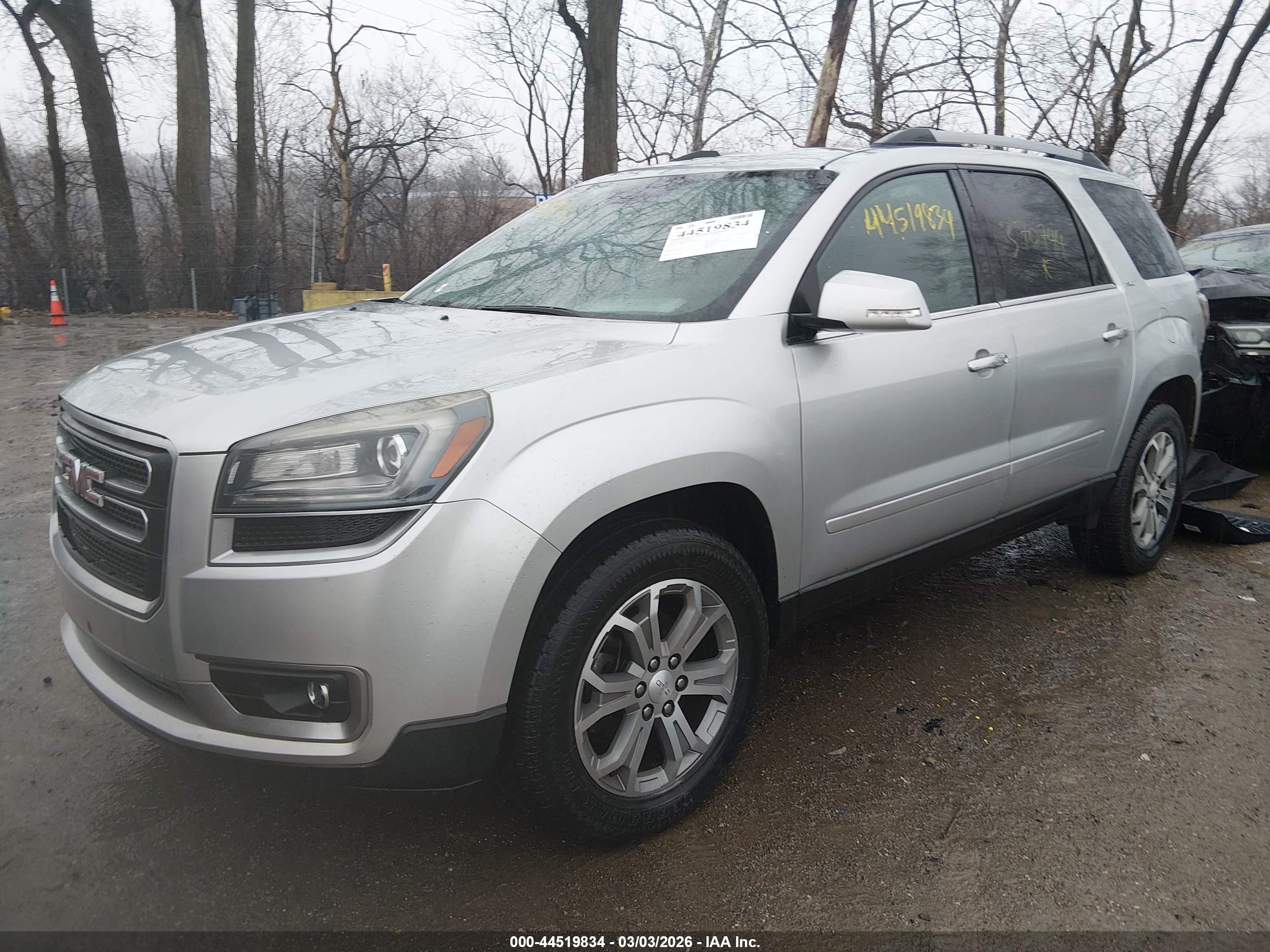 GMC ACADIA image 2