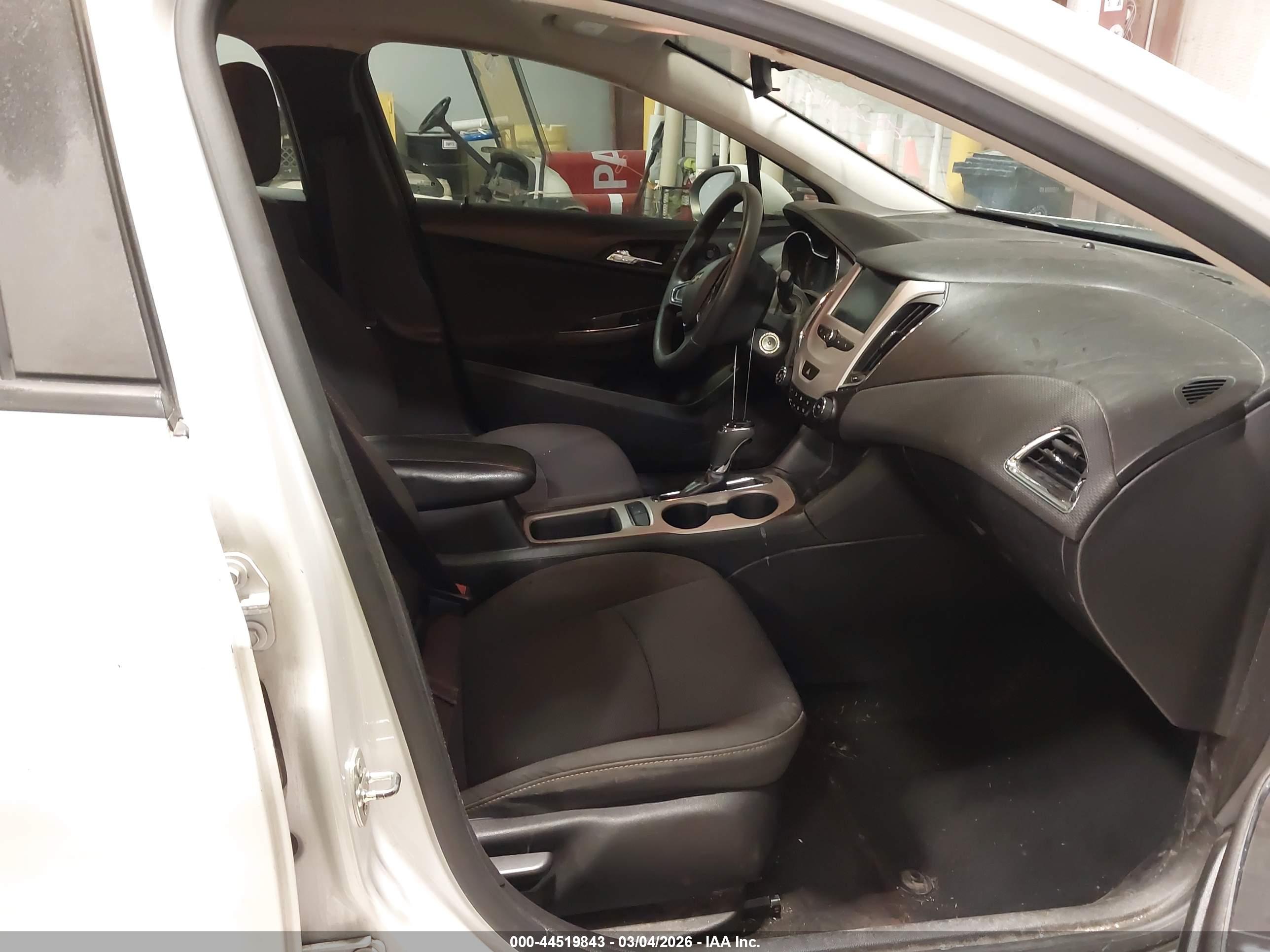 CHEVROLET CRUZE image 5