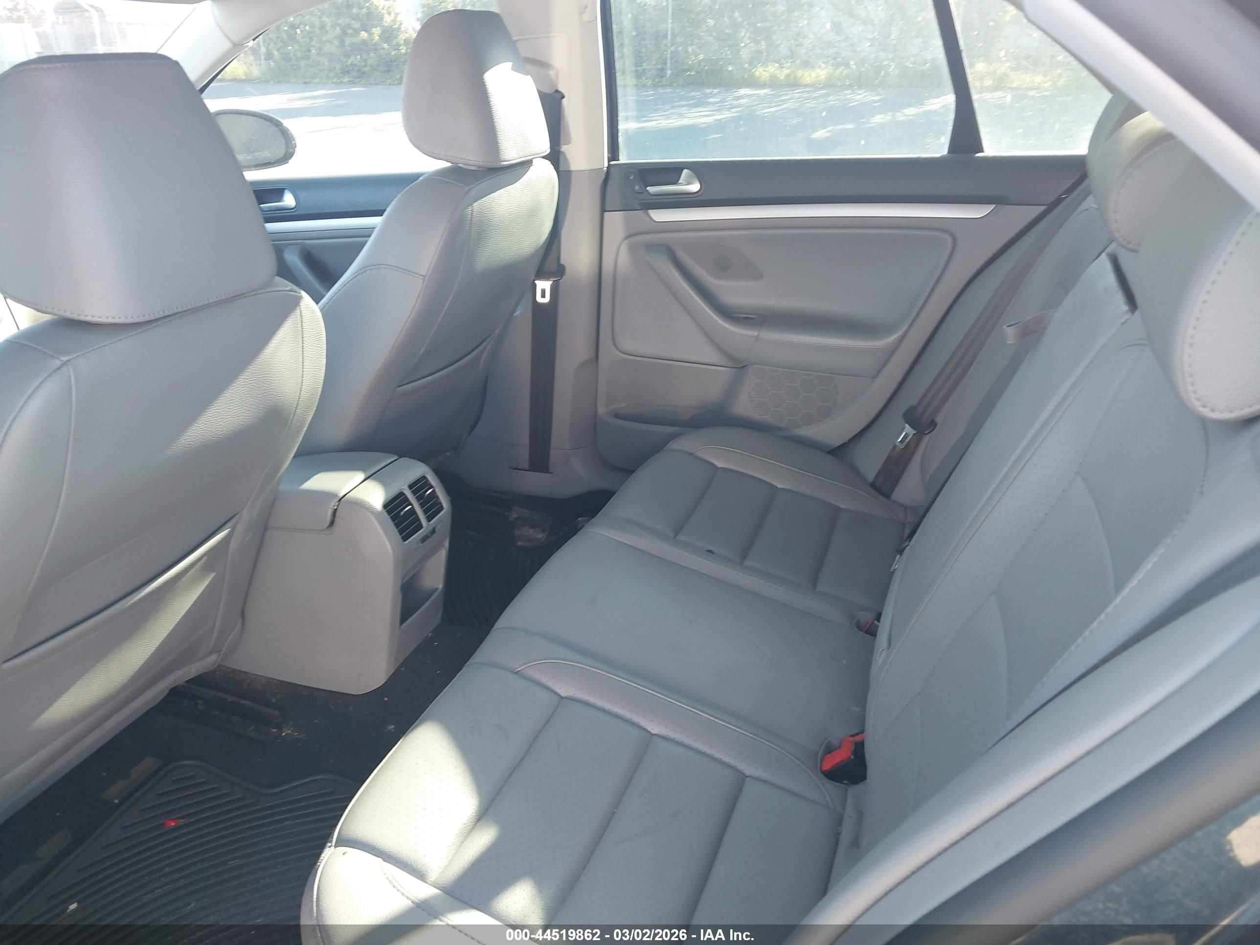 VOLKSWAGEN JETTA image 8