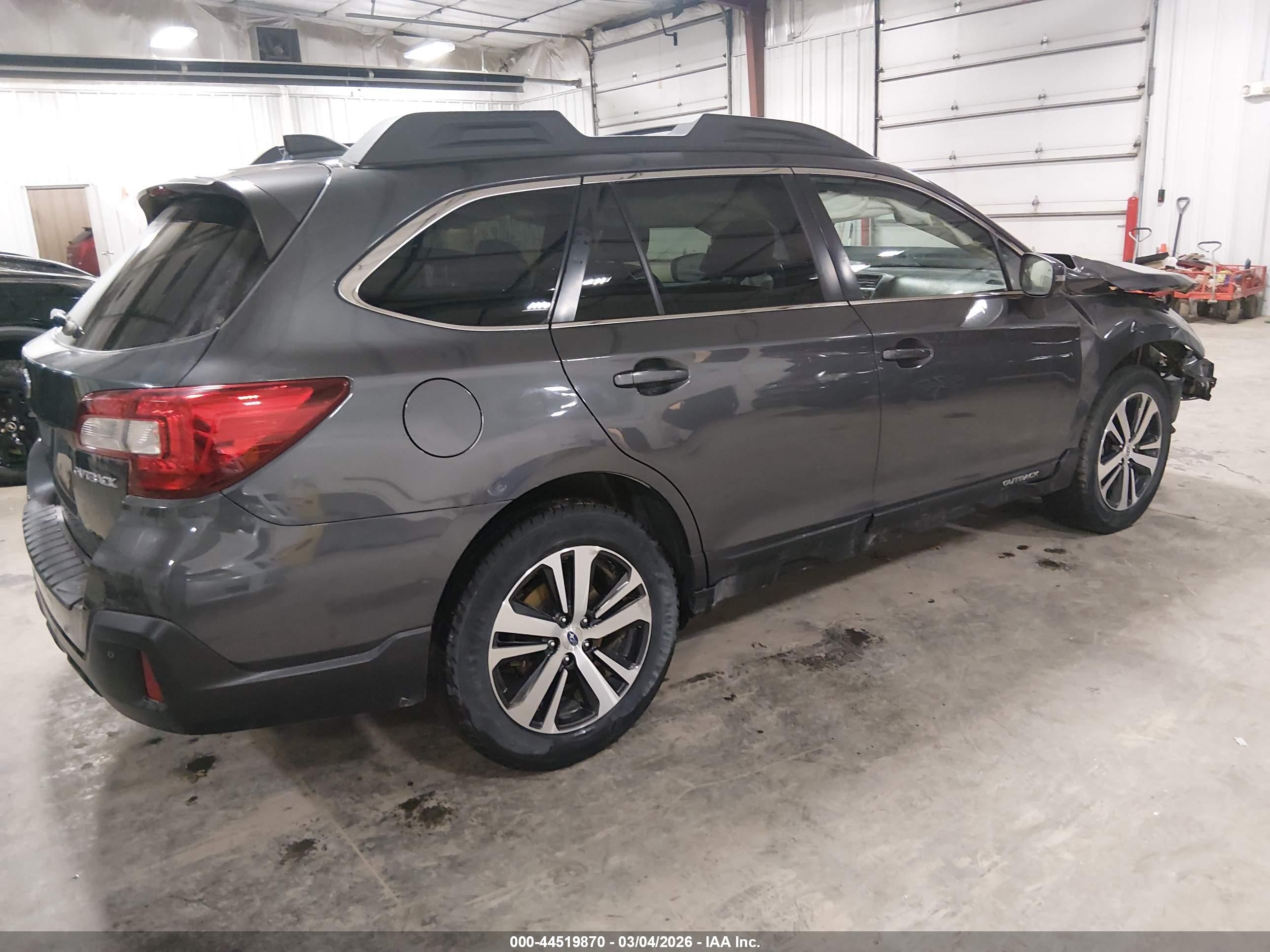 SUBARU OUTBACK image 4