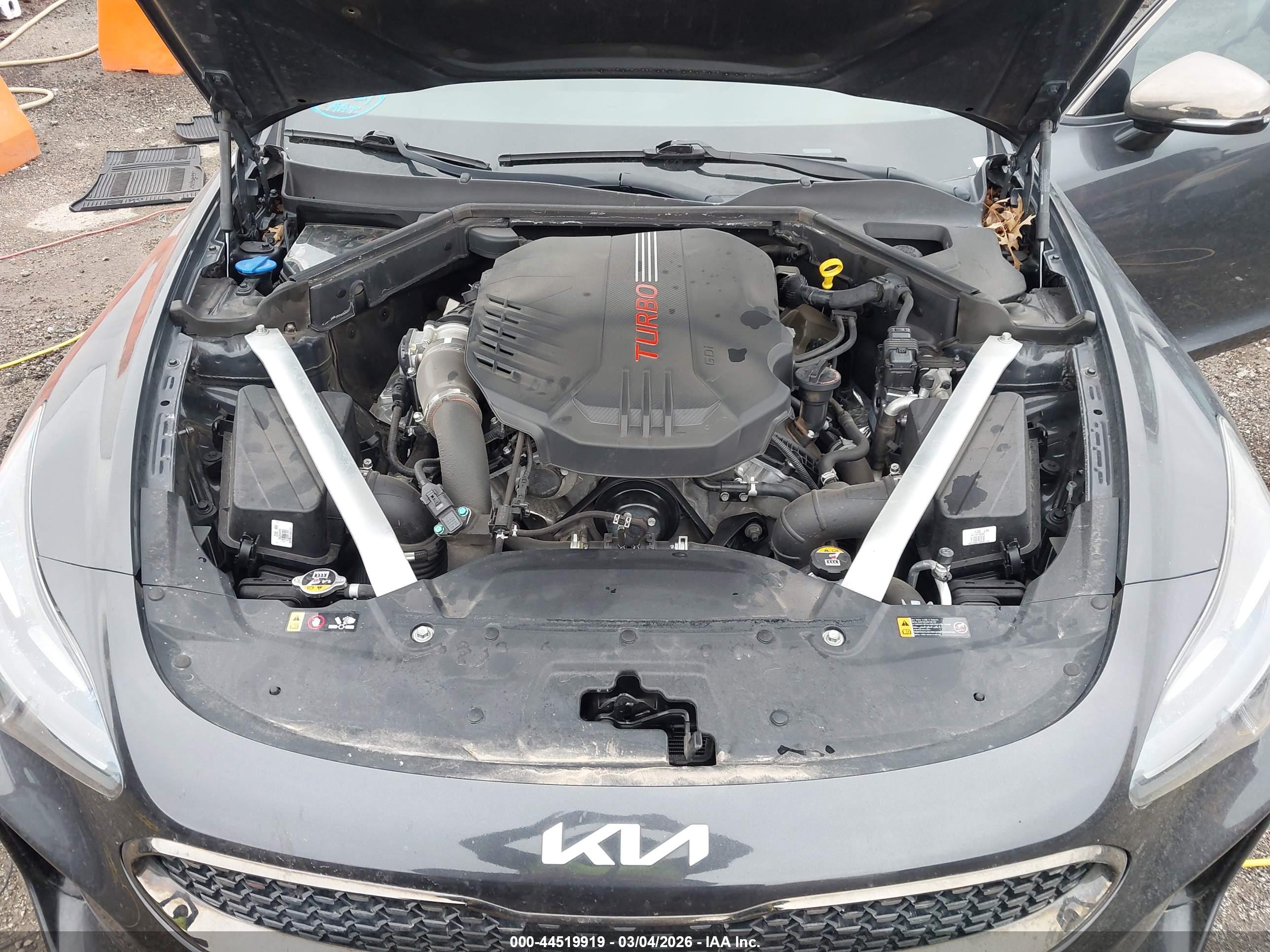 KIA STINGER image 10