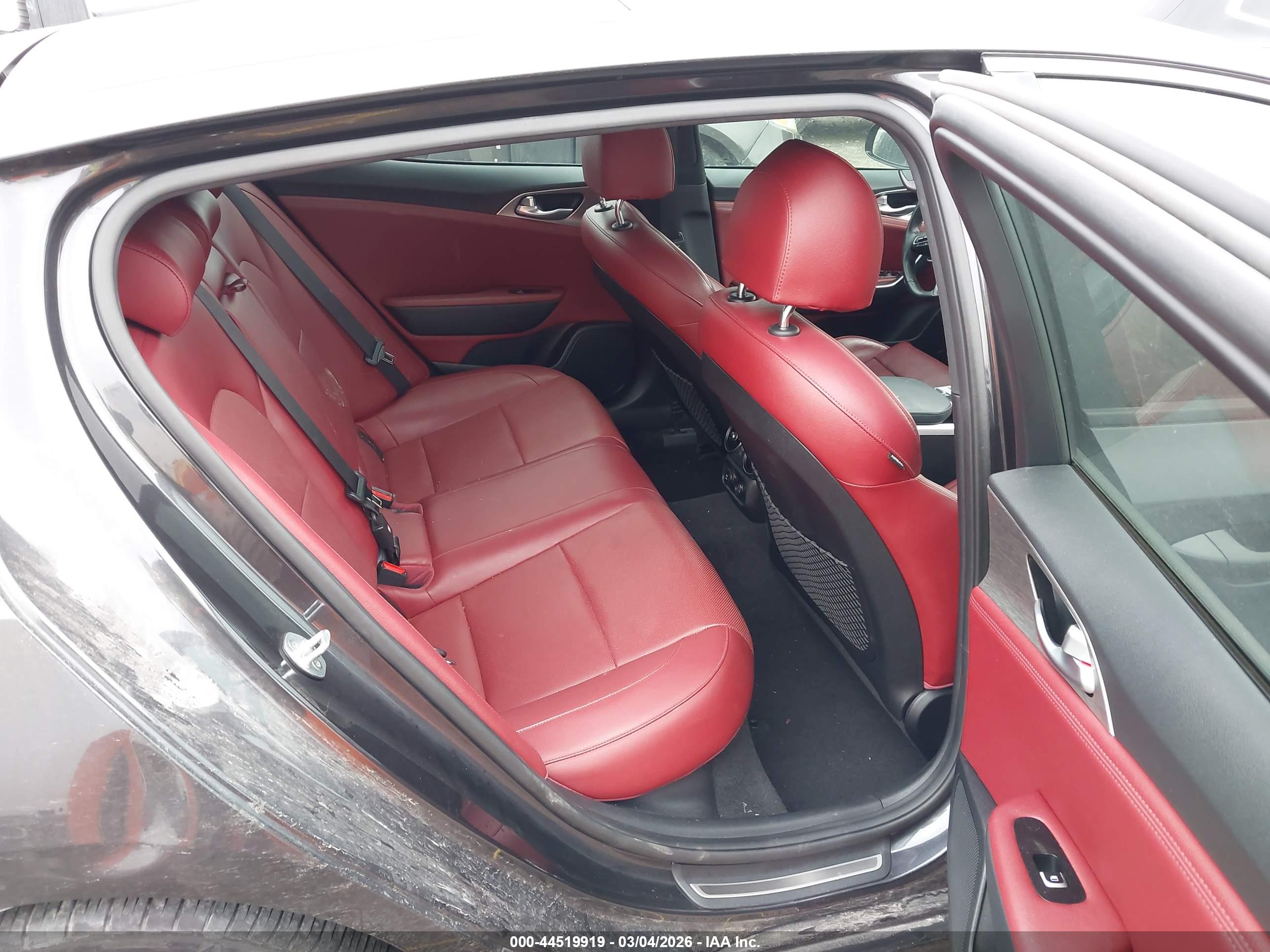 KIA STINGER image 8