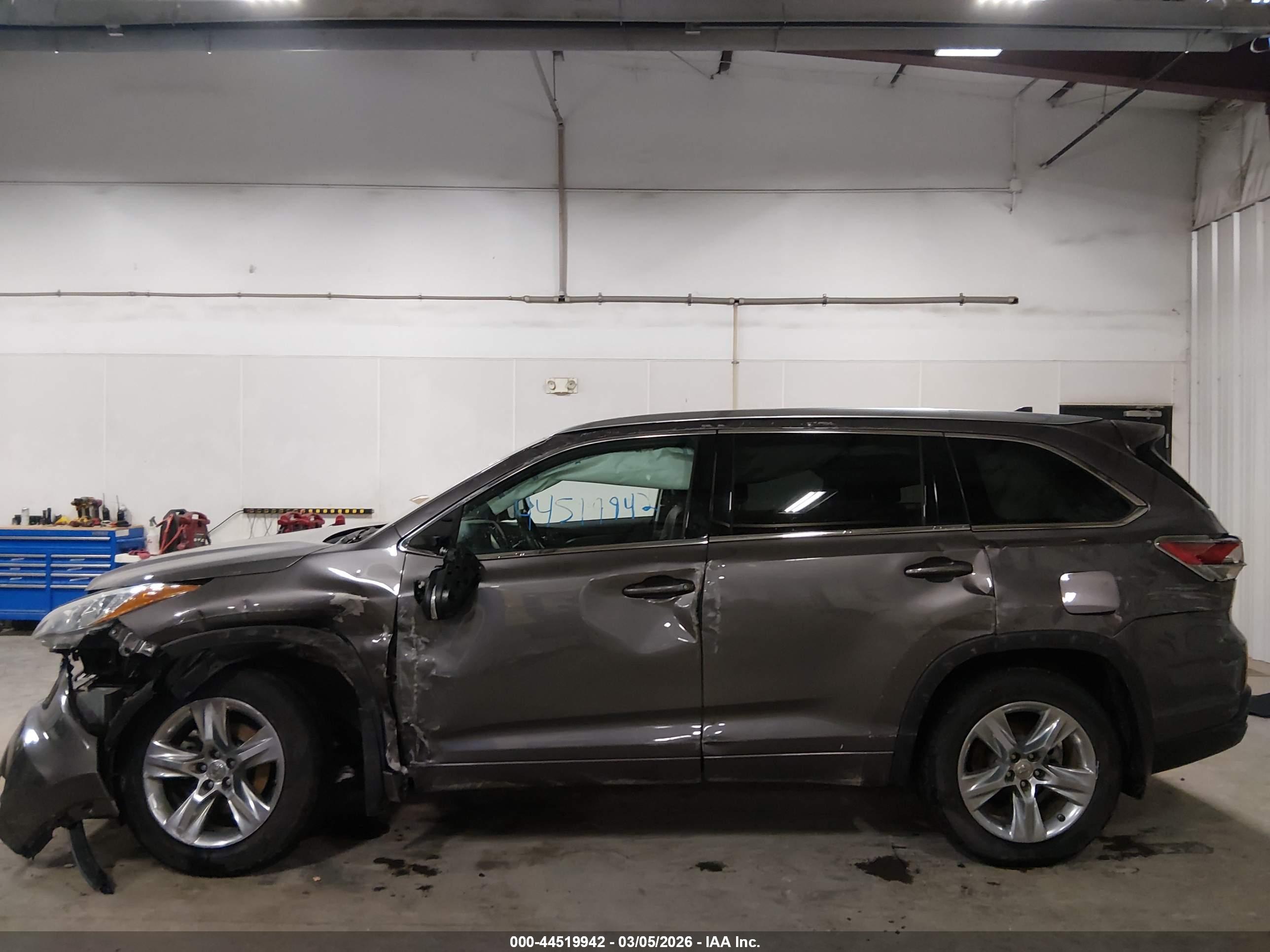 TOYOTA HIGHLANDER image 6