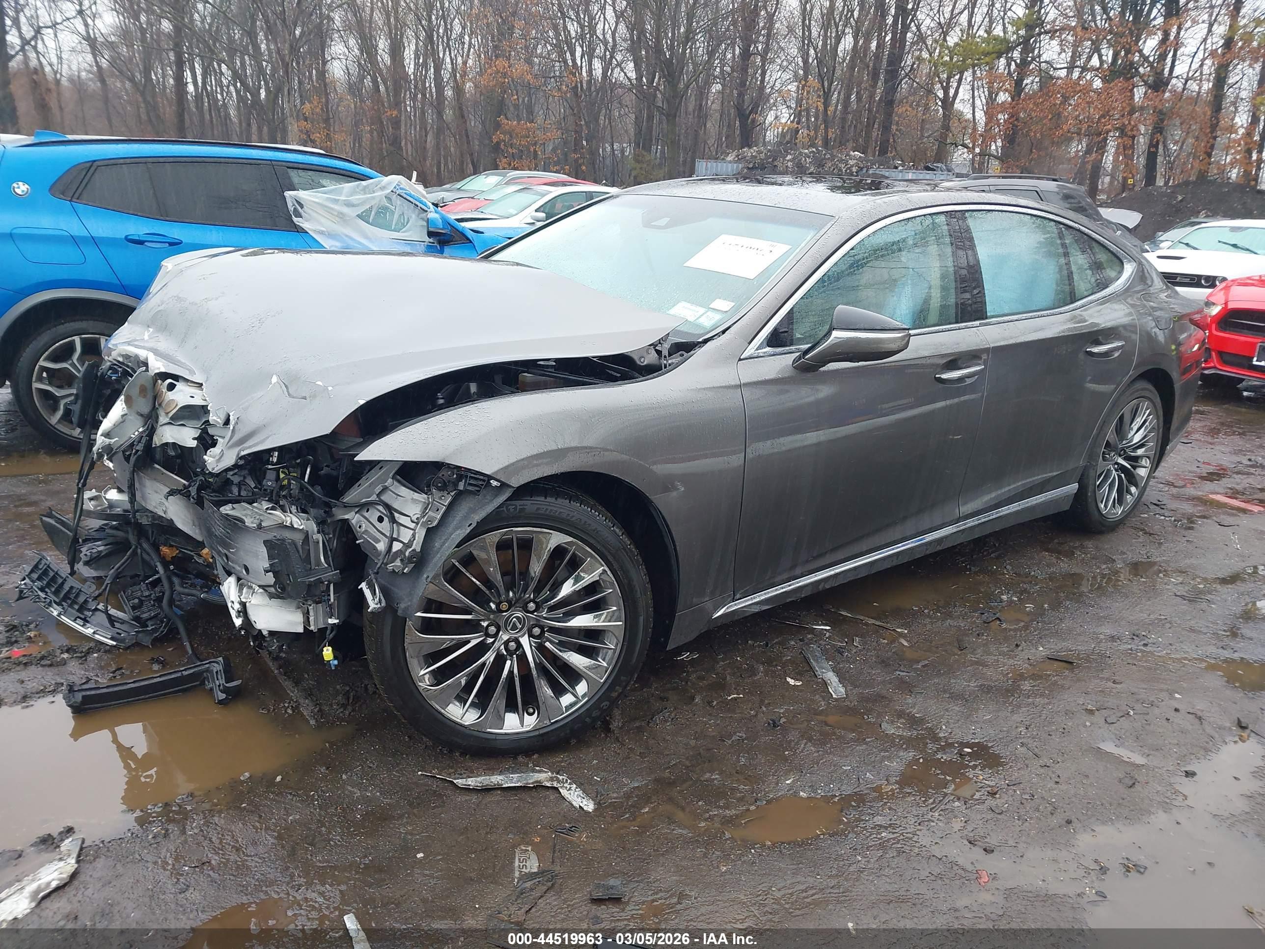 LEXUS LS image 2