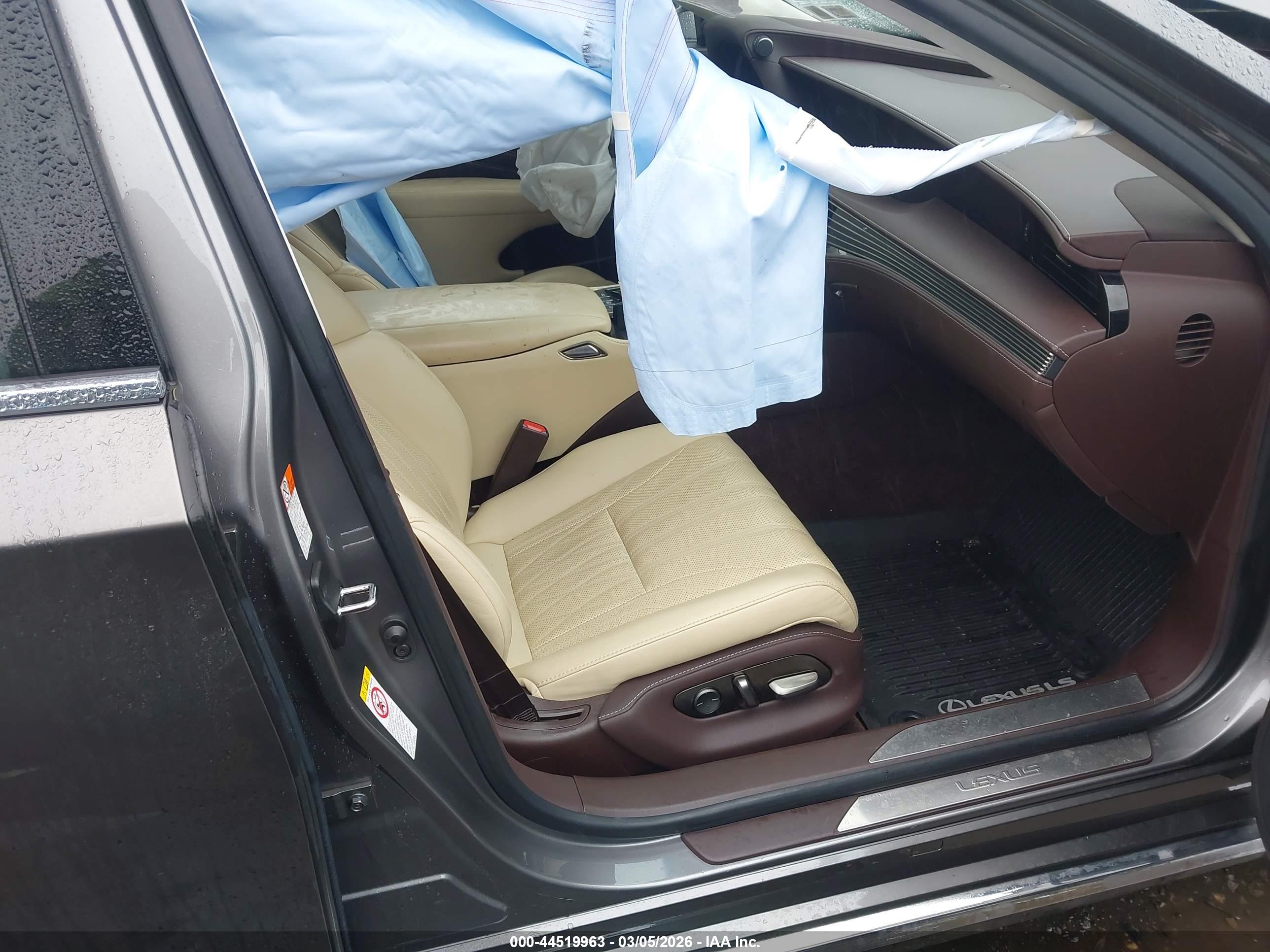 LEXUS LS image 5
