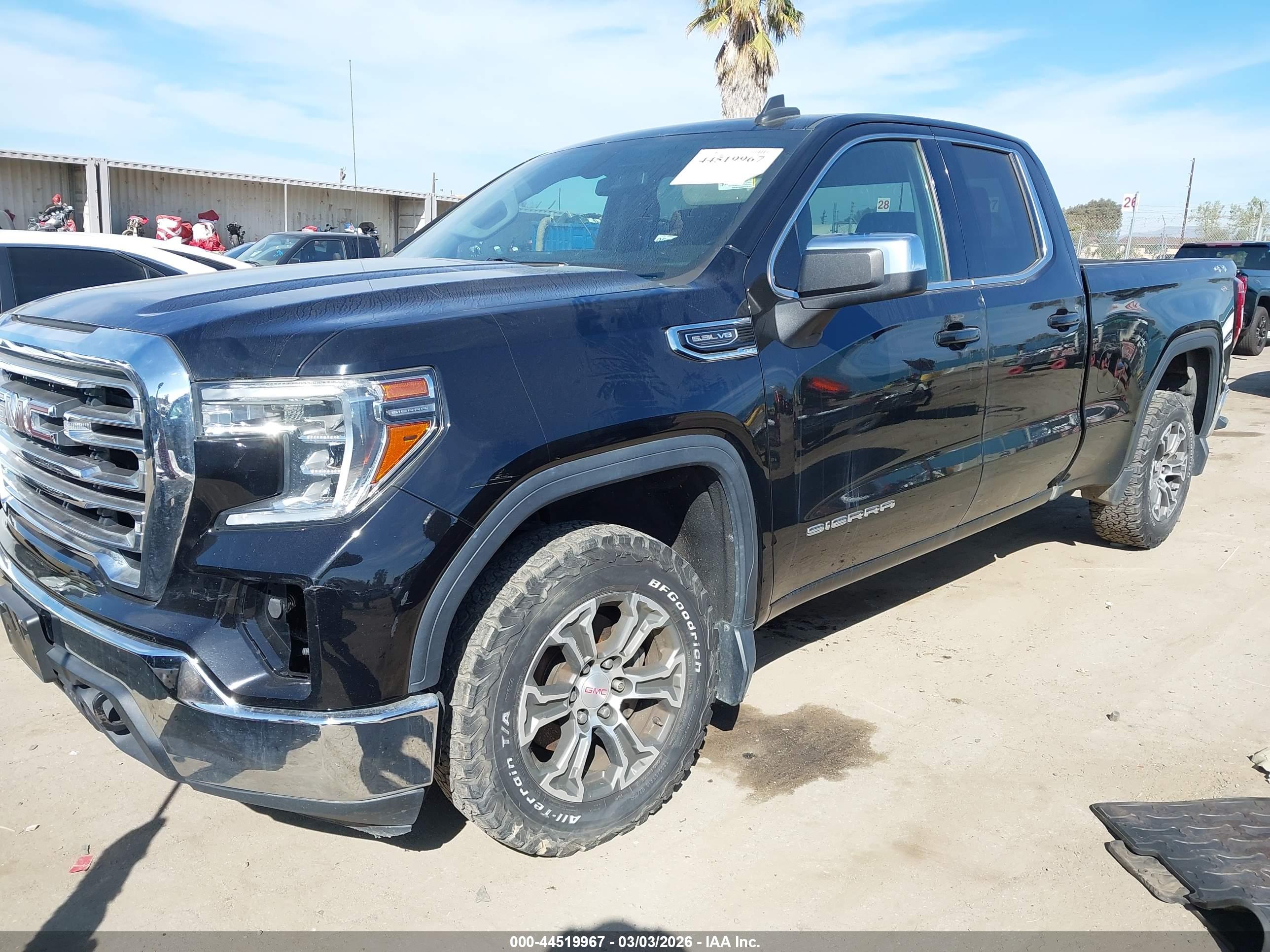 GMC SIERRA image 2