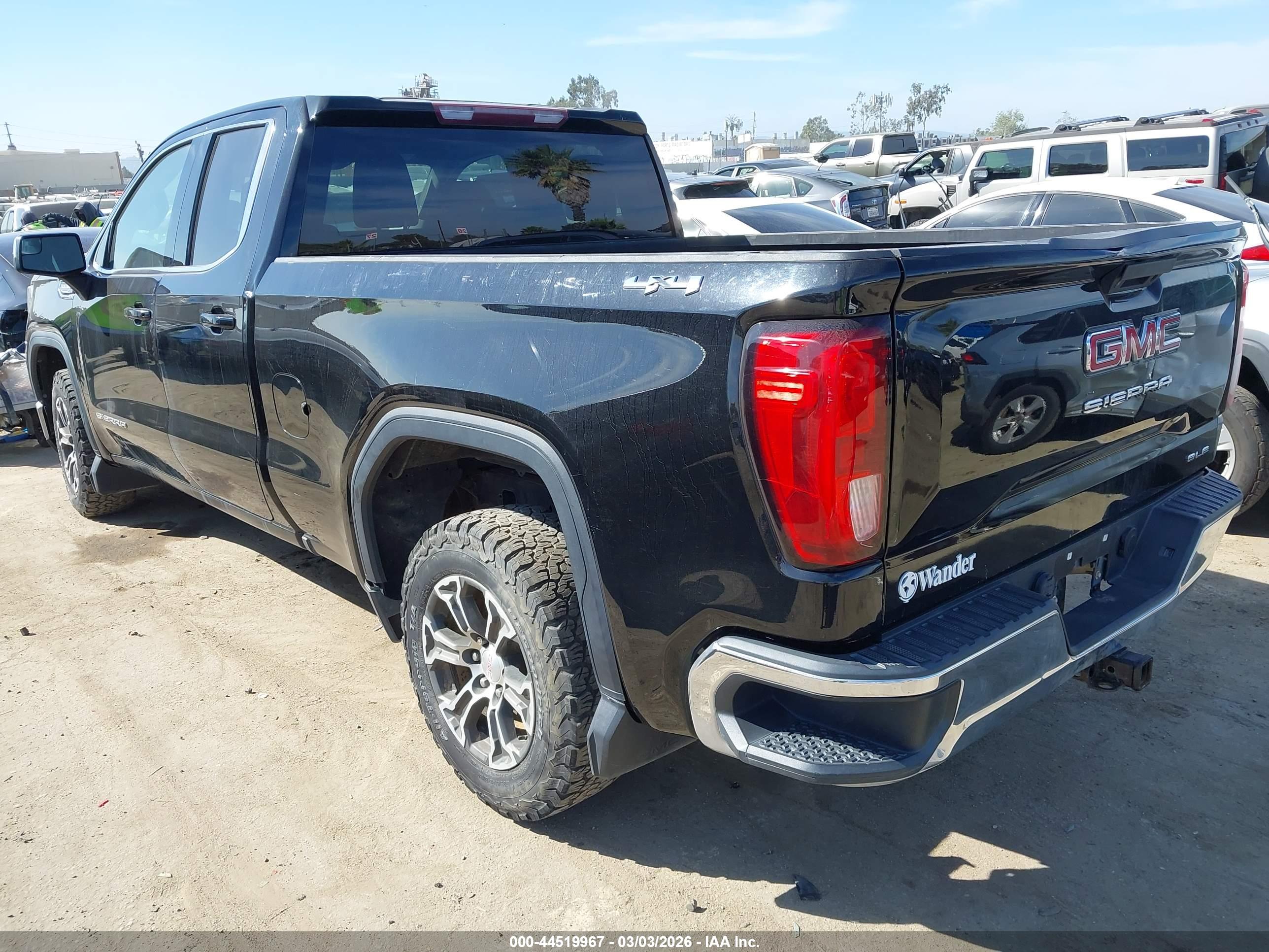 GMC SIERRA image 3