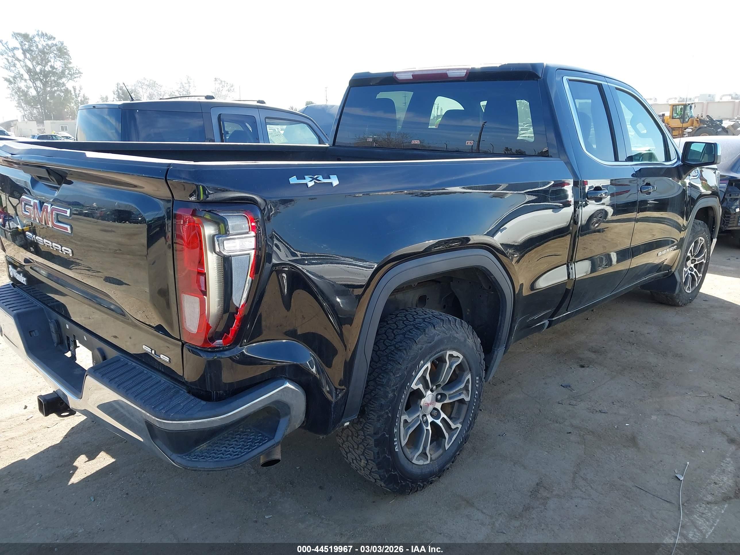 GMC SIERRA image 4