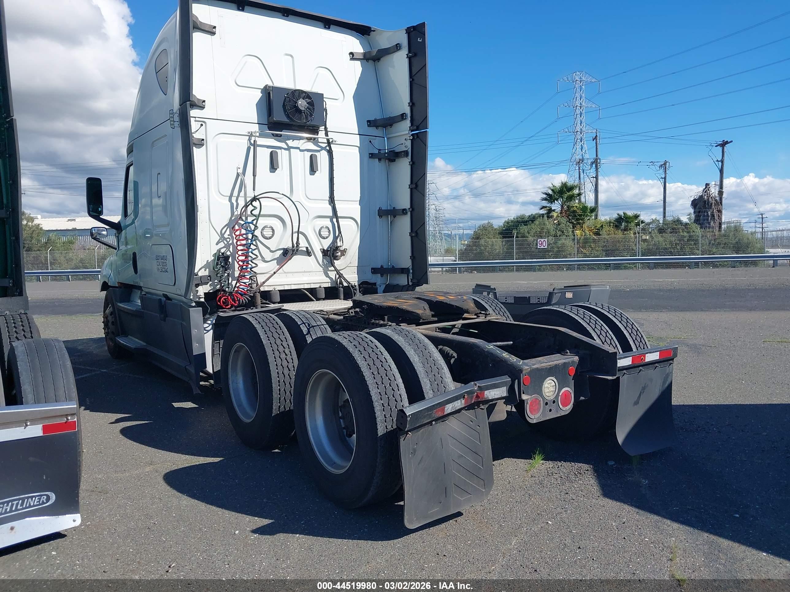 FREIGHTLINER NEW image 3
