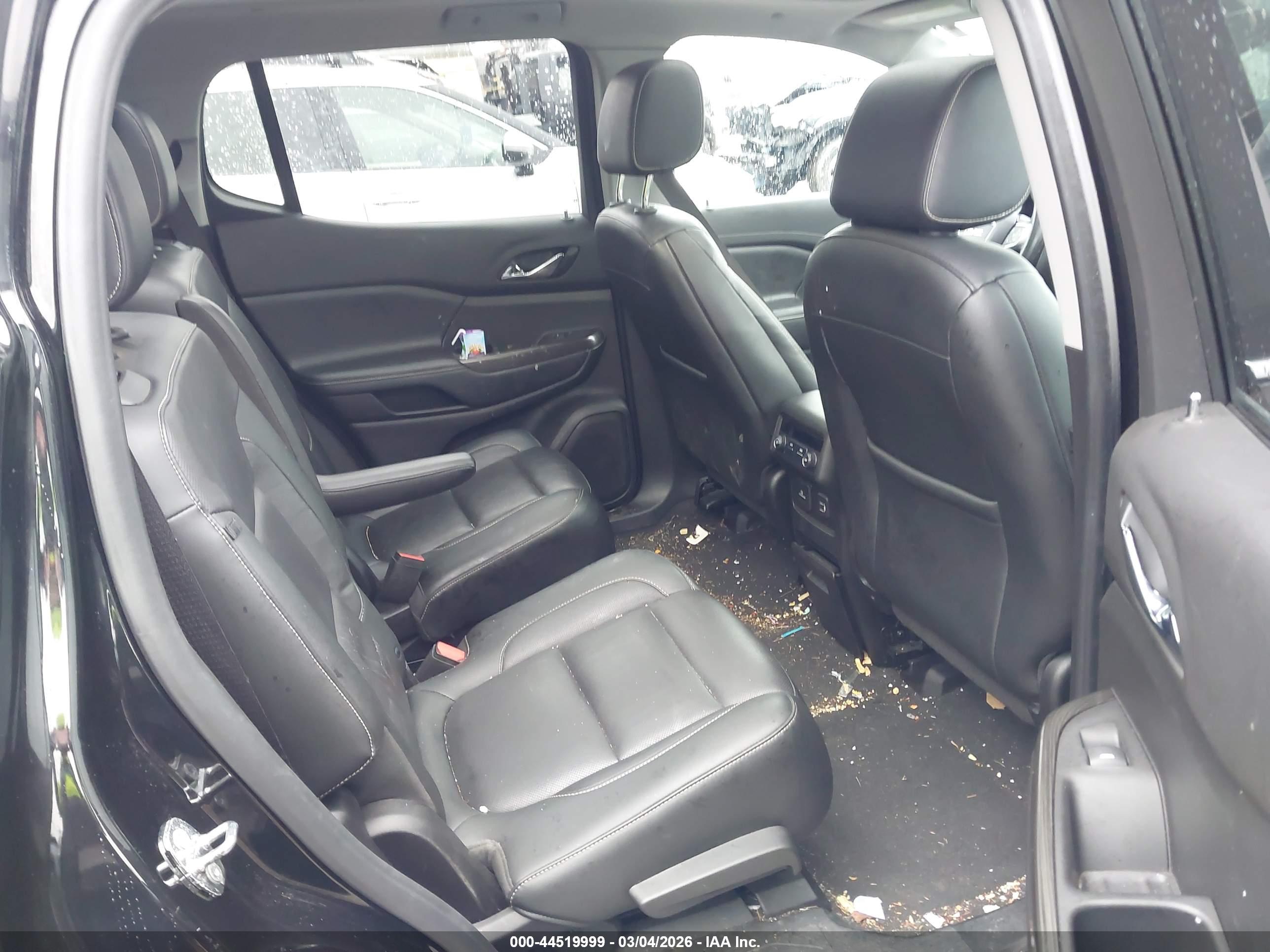 GMC ACADIA image 8