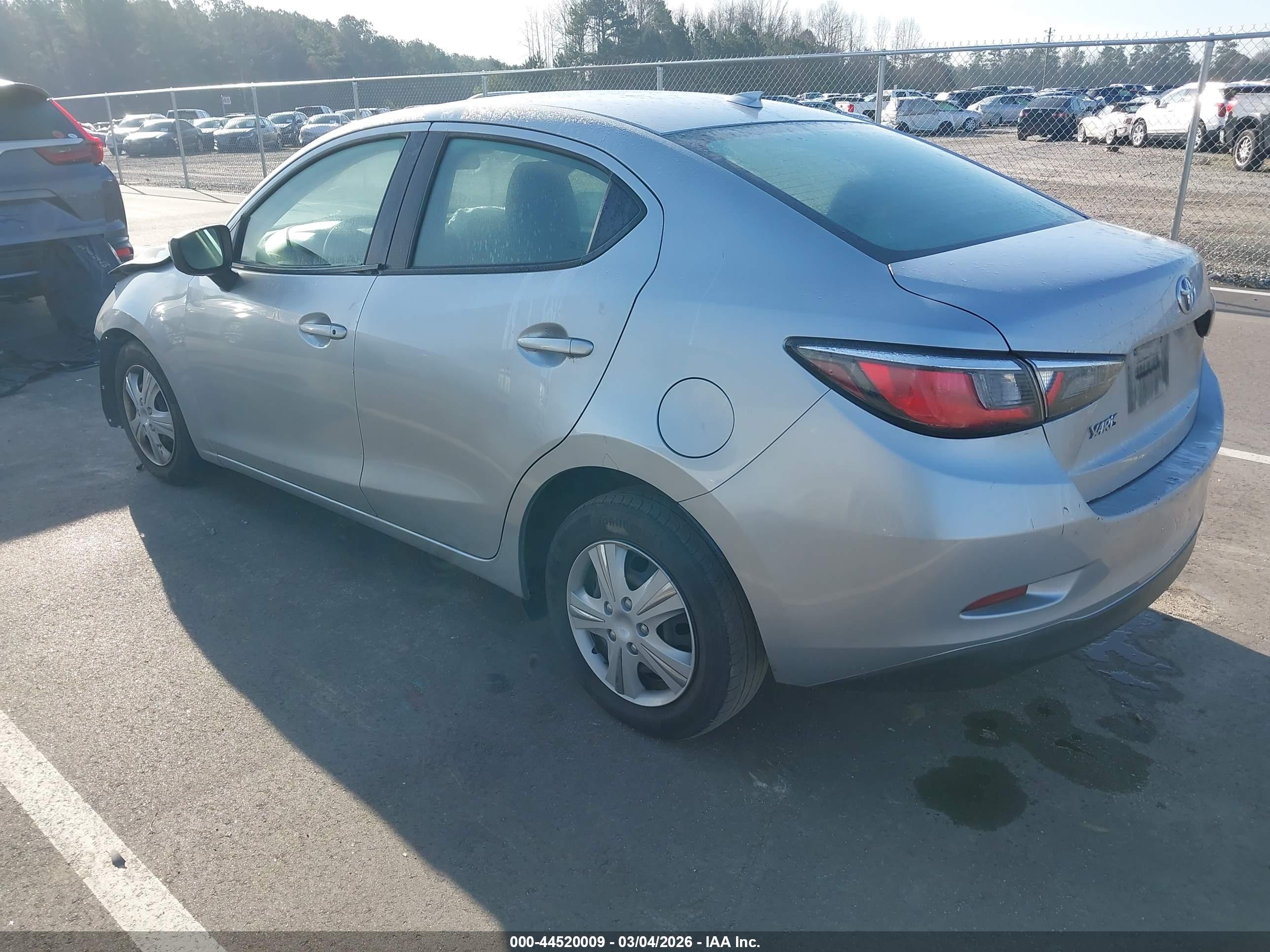 TOYOTA YARIS image 3