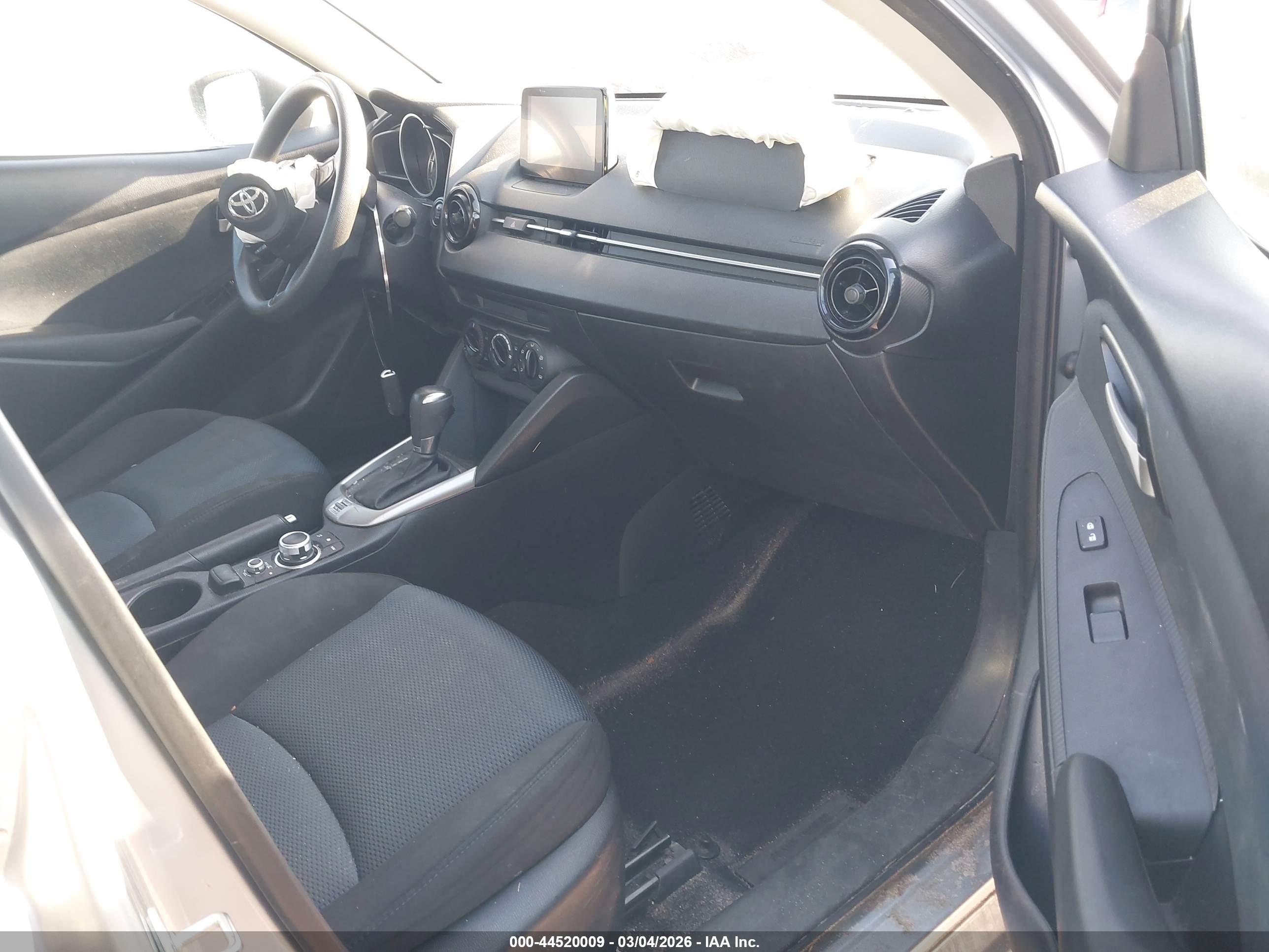 TOYOTA YARIS image 5
