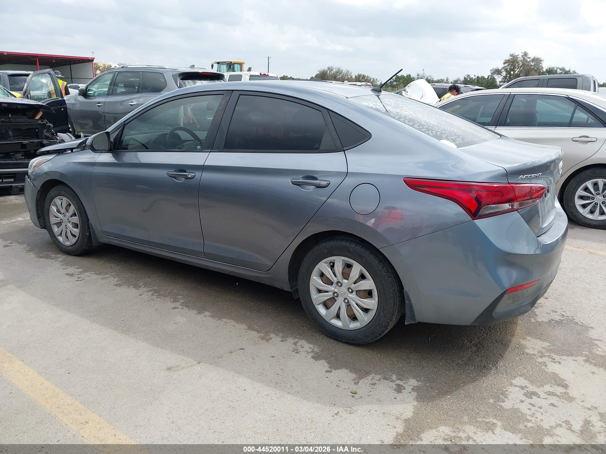 HYUNDAI ACCENT image 3