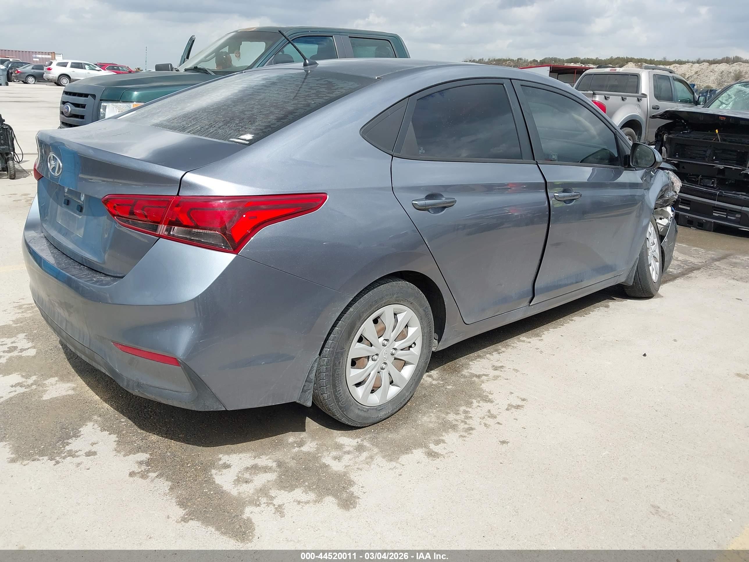 HYUNDAI ACCENT image 4