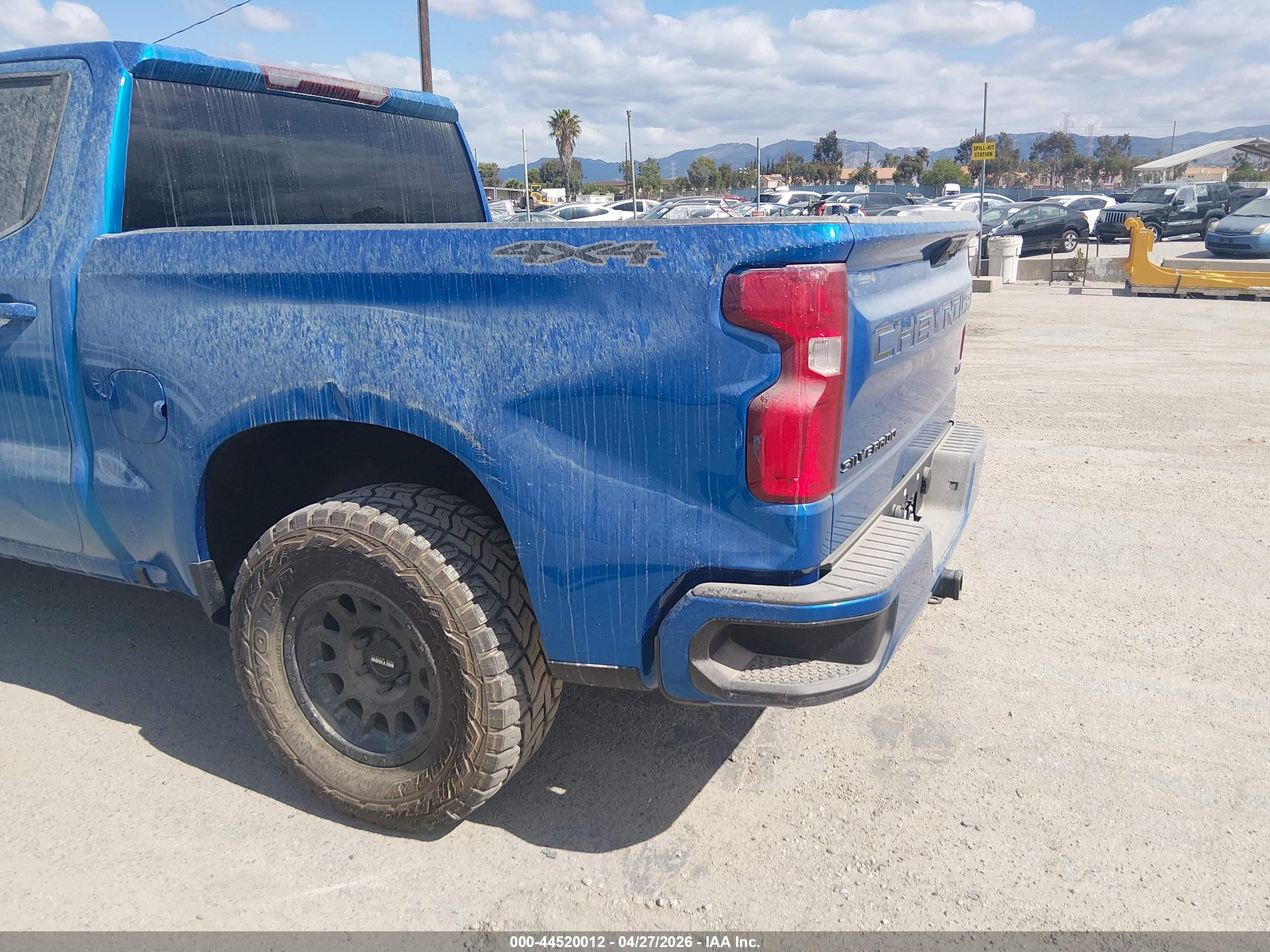 CHEVROLET SILVERADO image 6