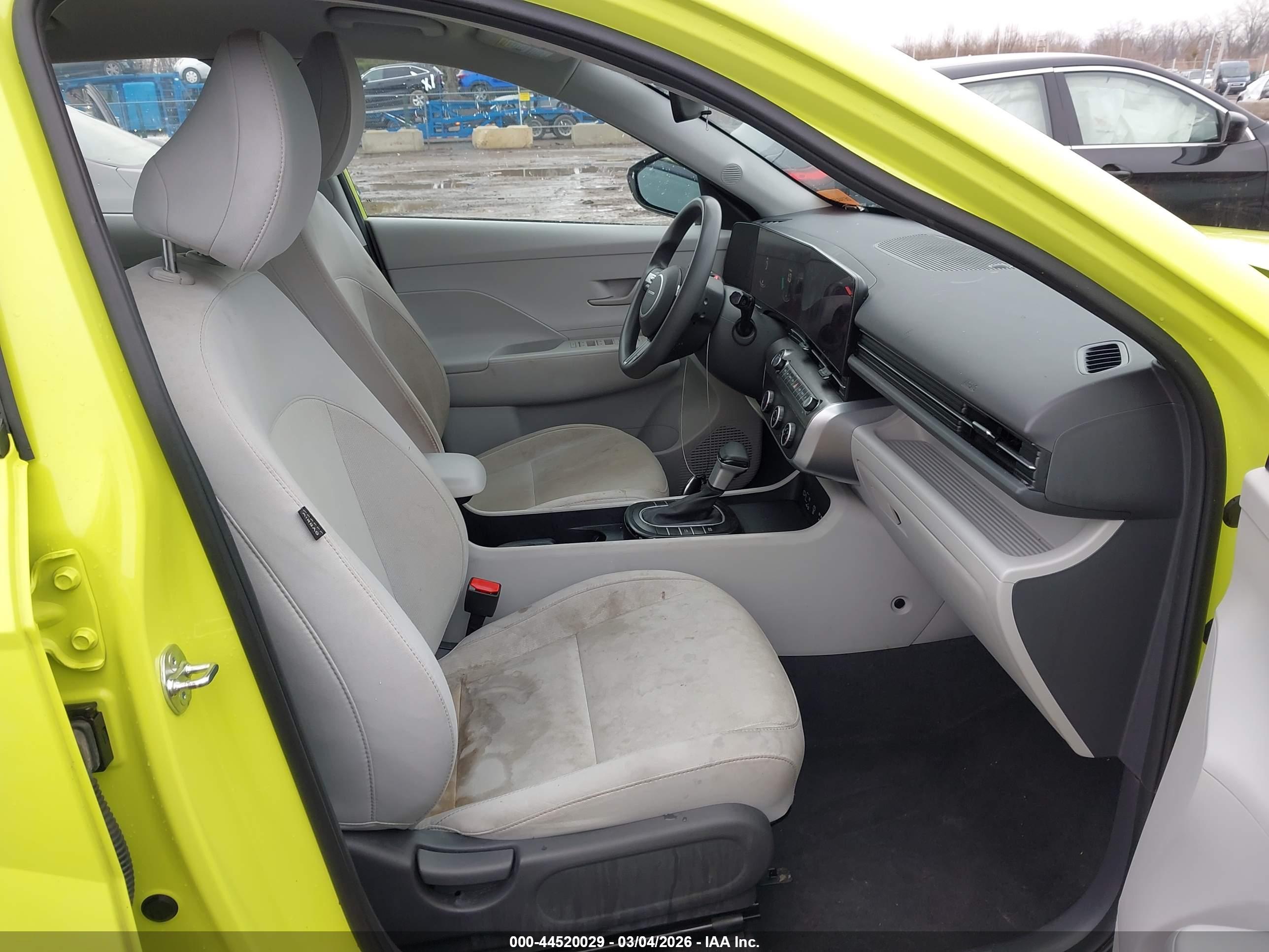 HYUNDAI KONA image 5