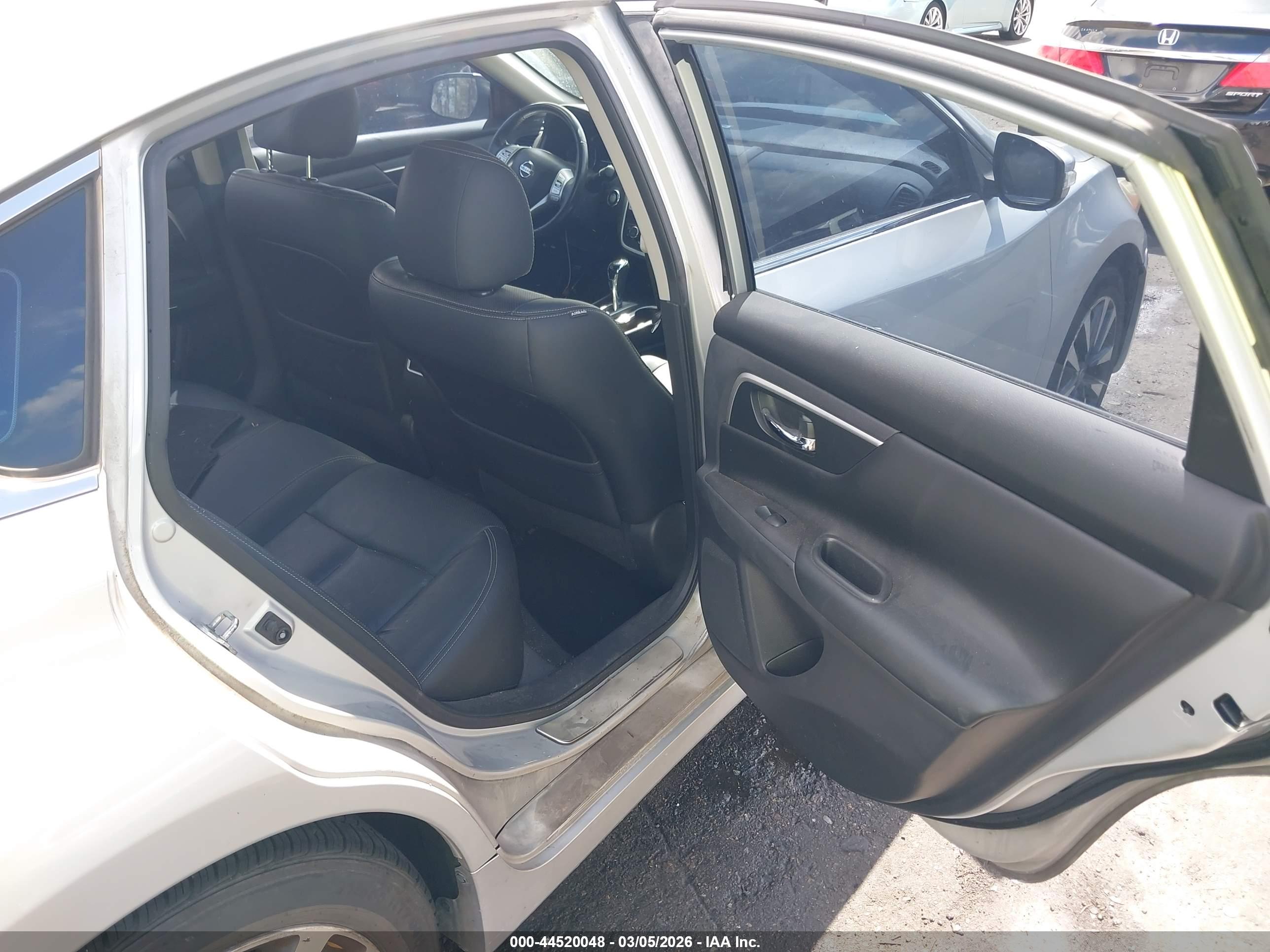 NISSAN ALTIMA image 8