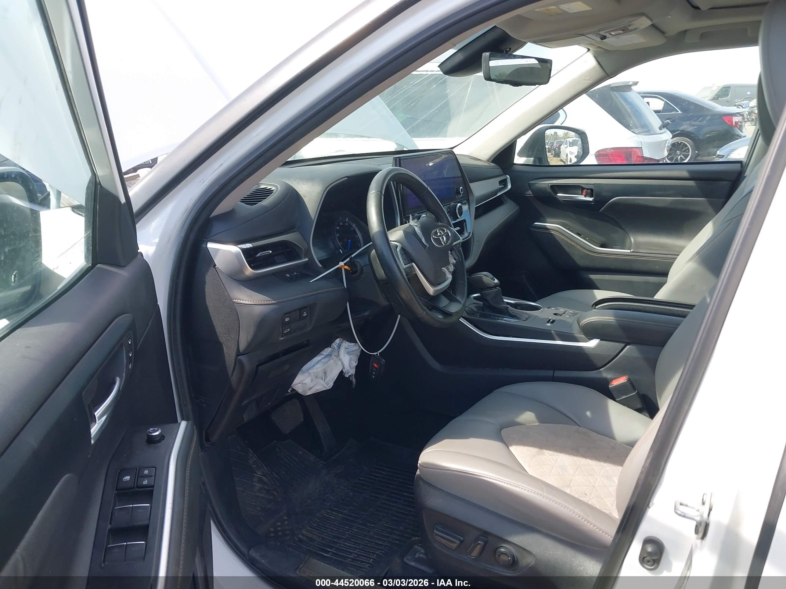 TOYOTA HIGHLANDER image 5