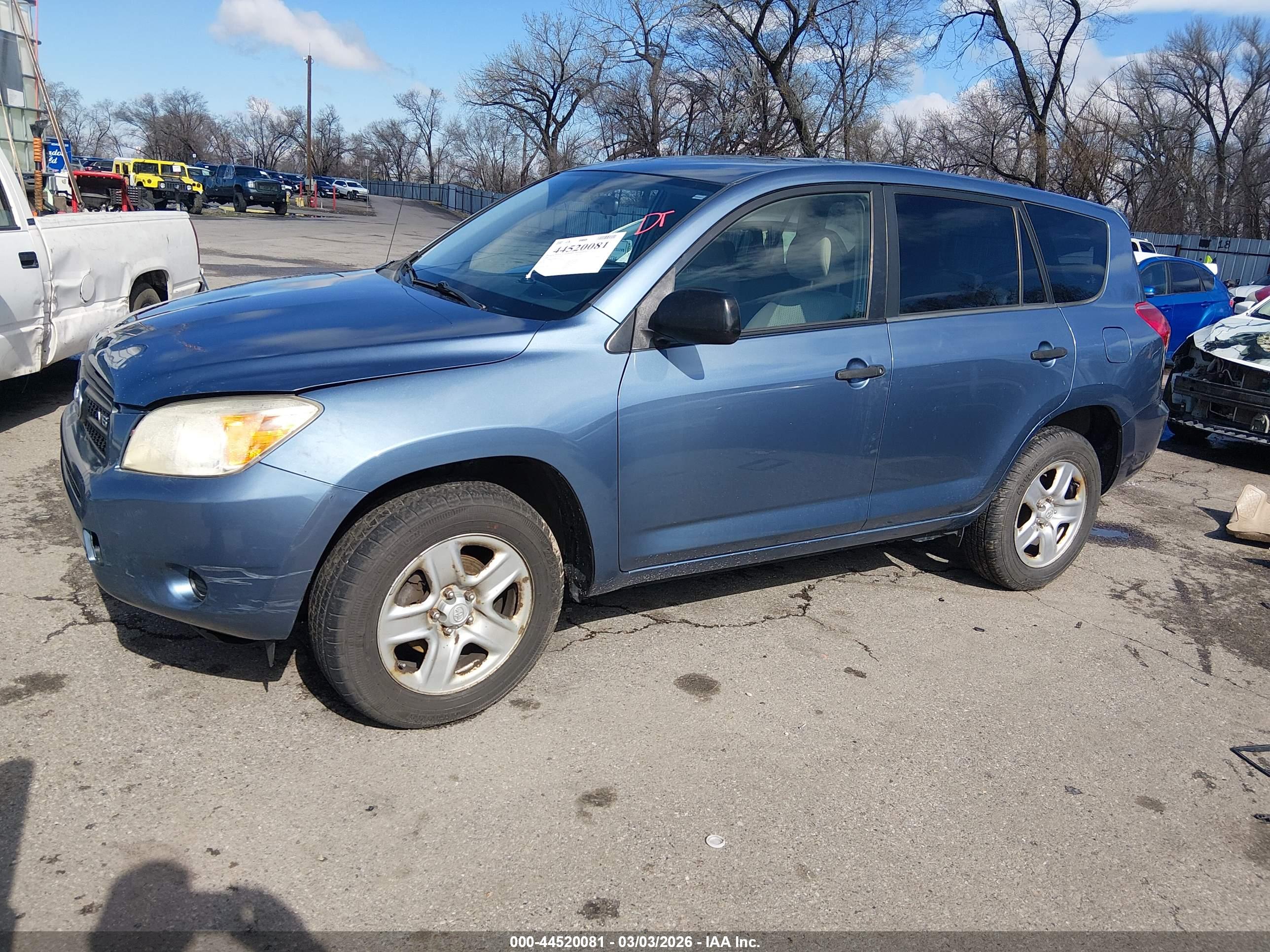 TOYOTA RAV4 image 2