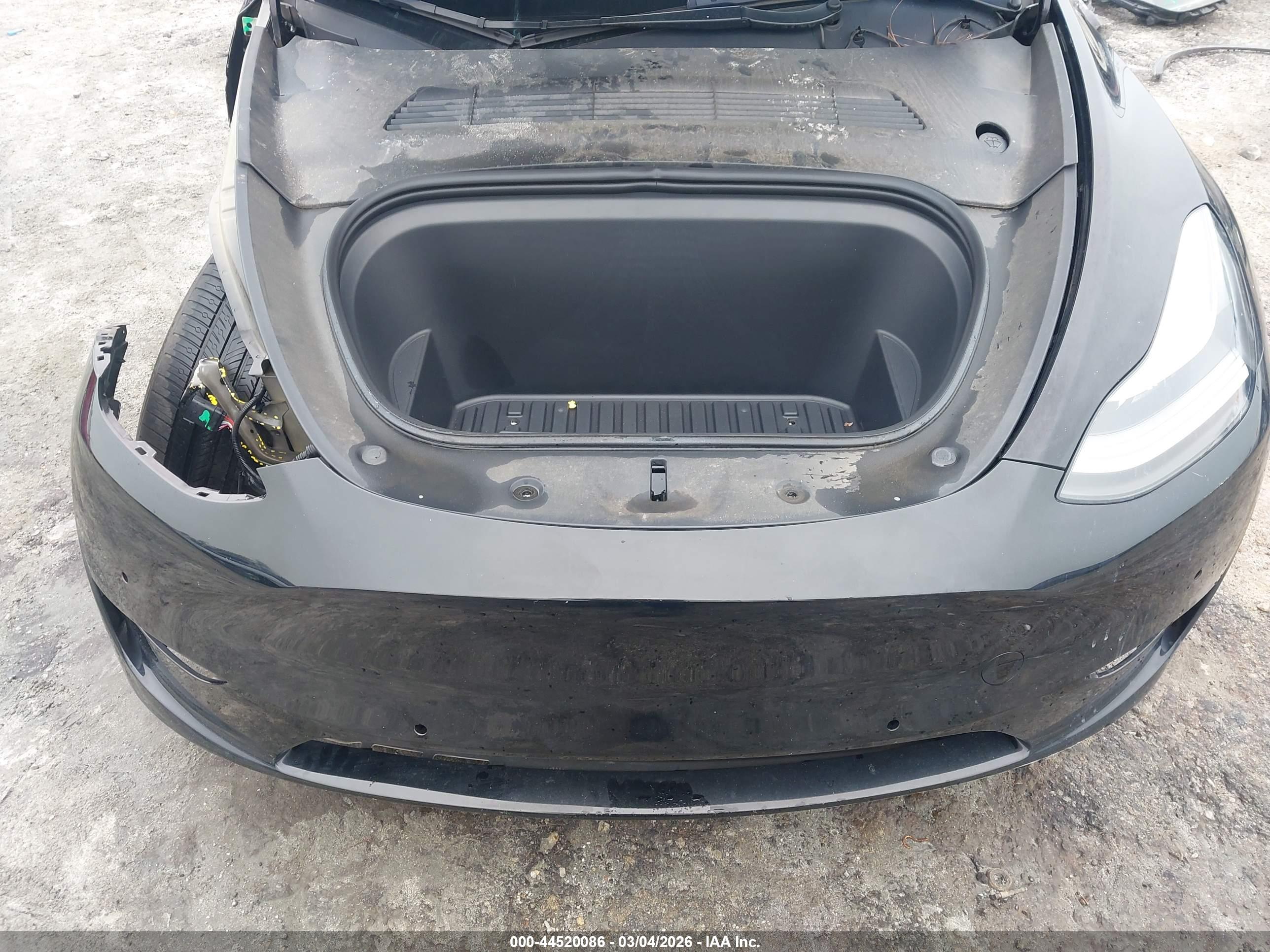 TESLA MODEL image 10