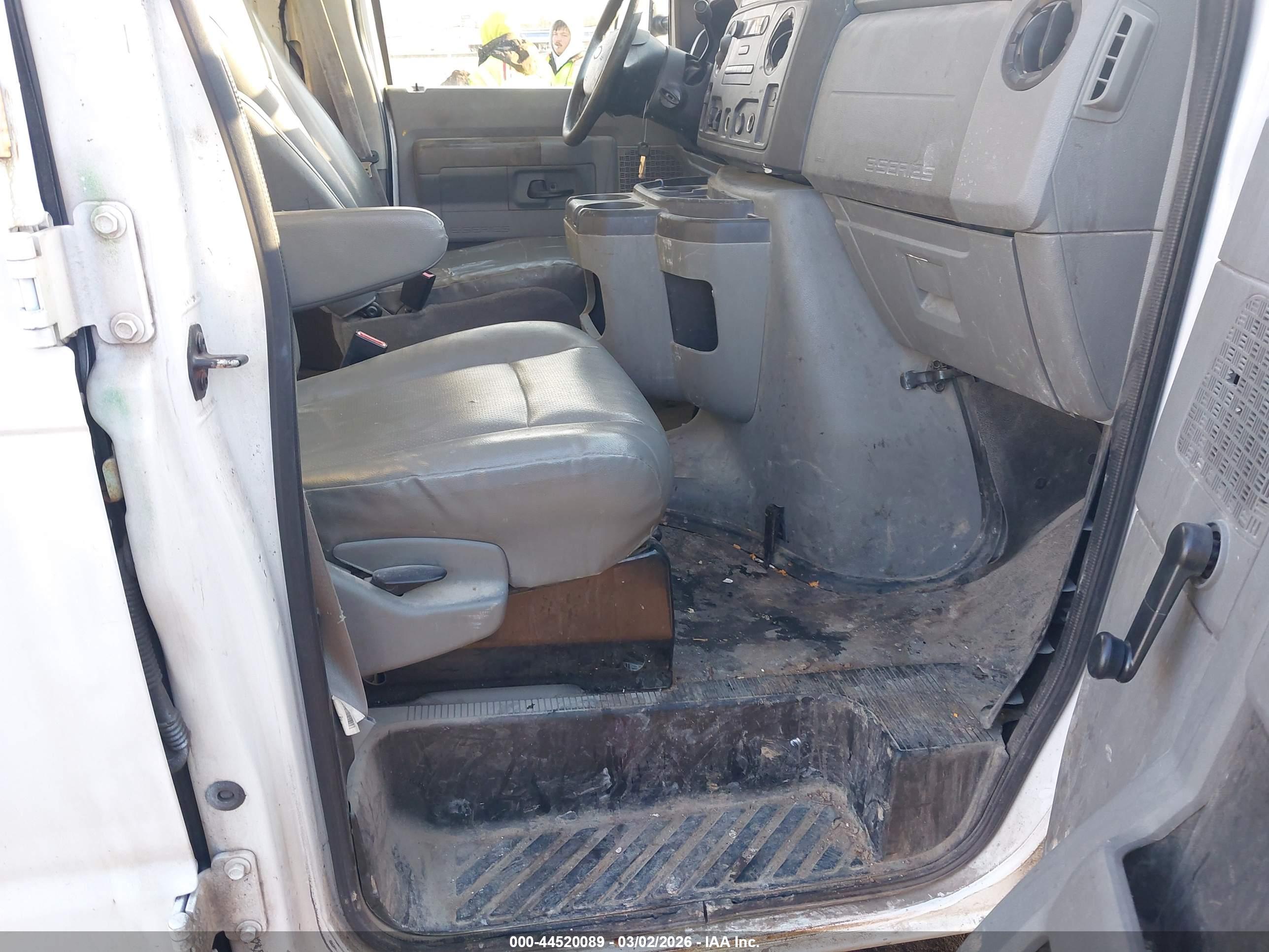 FORD ECONOLINE image 5