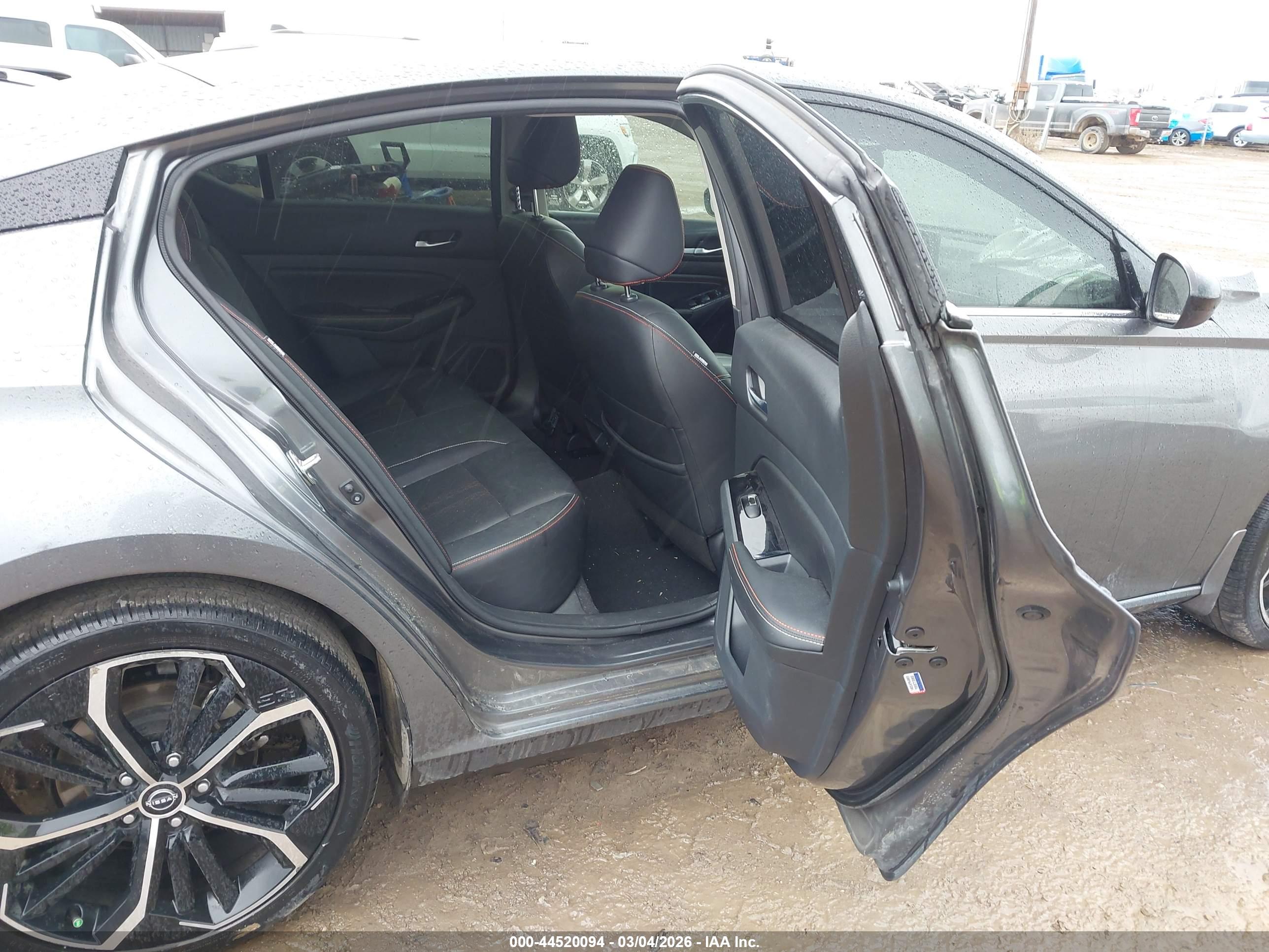 NISSAN ALTIMA image 8