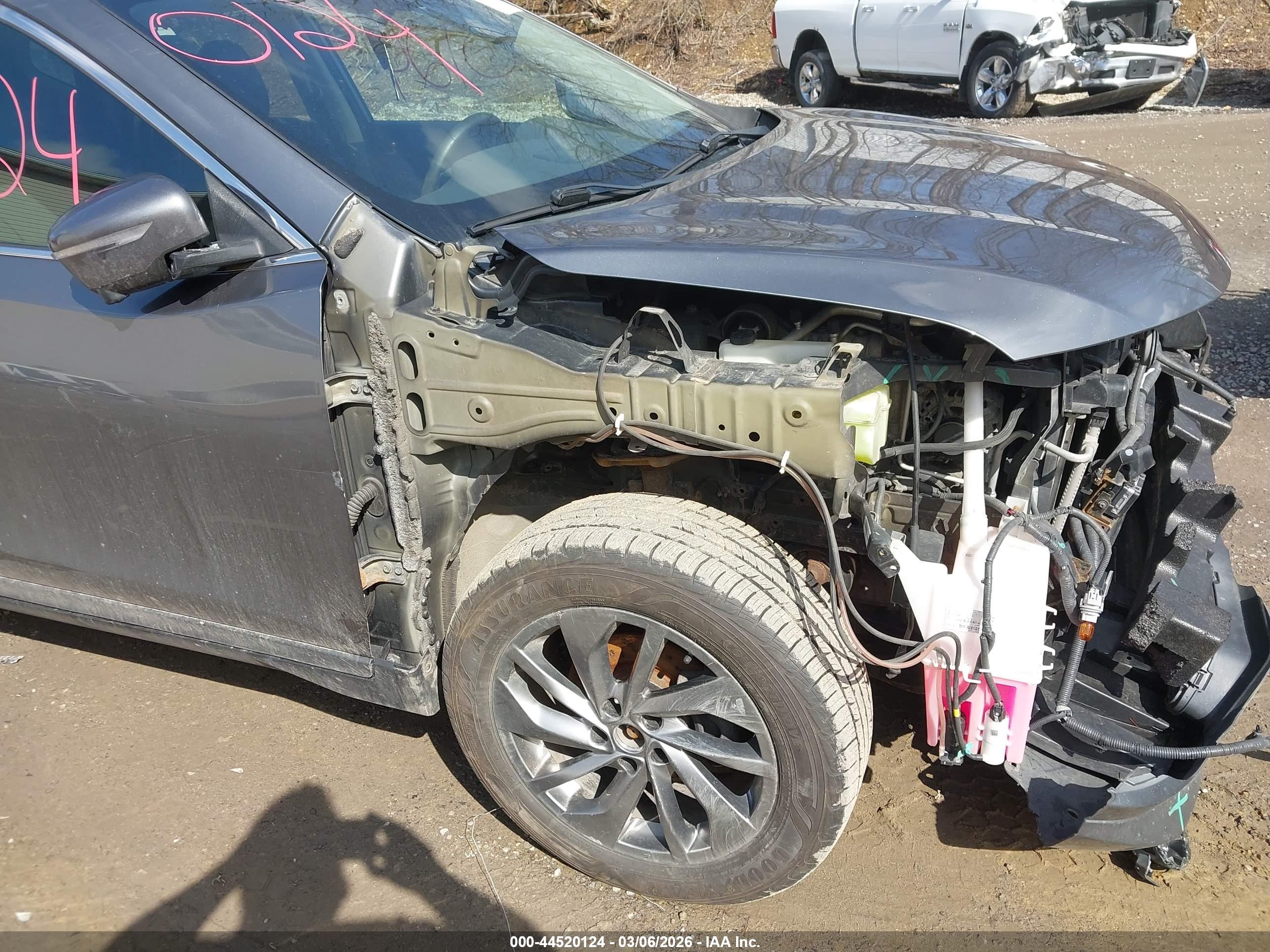 NISSAN ROGUE image 6