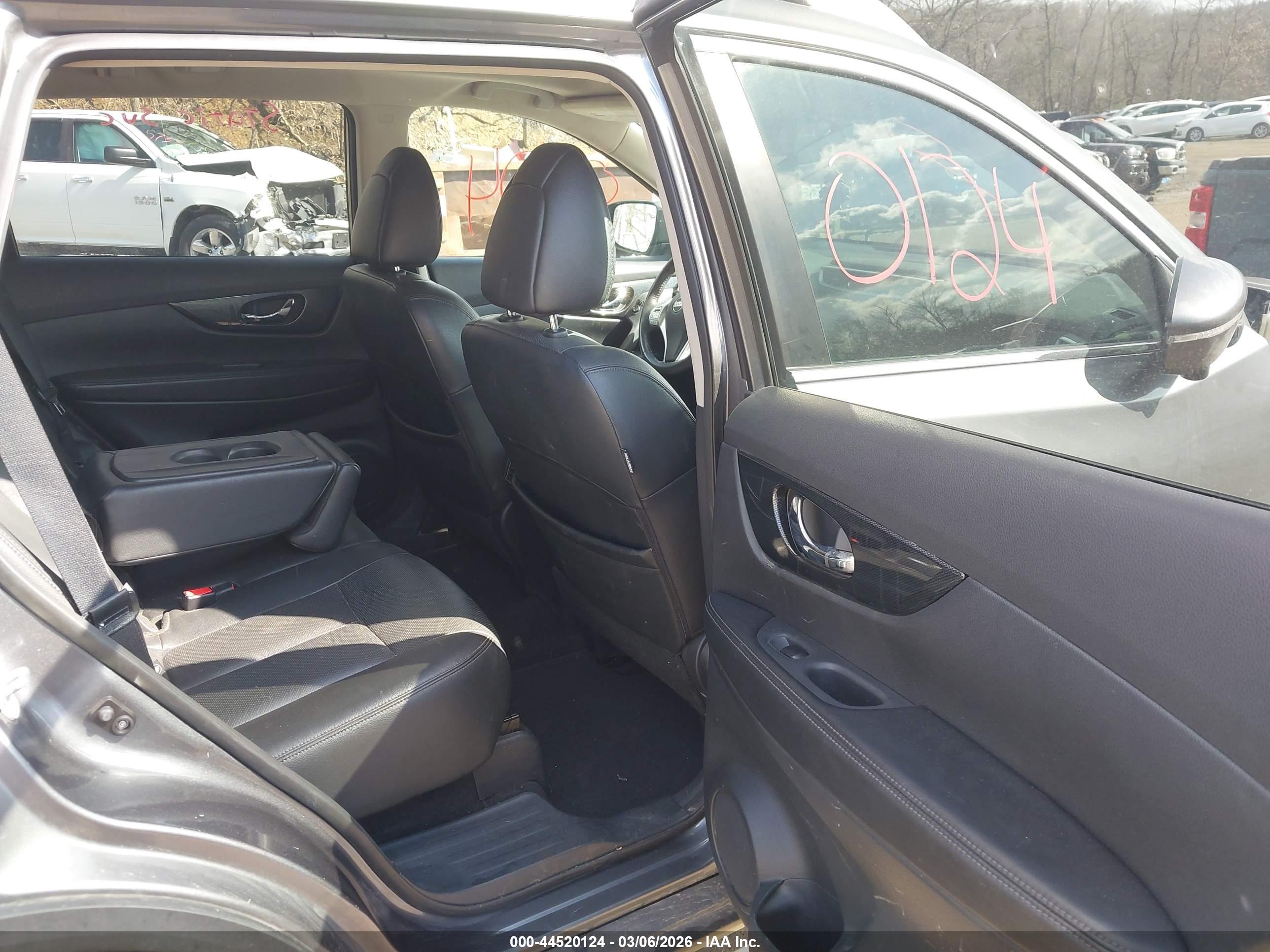NISSAN ROGUE image 8