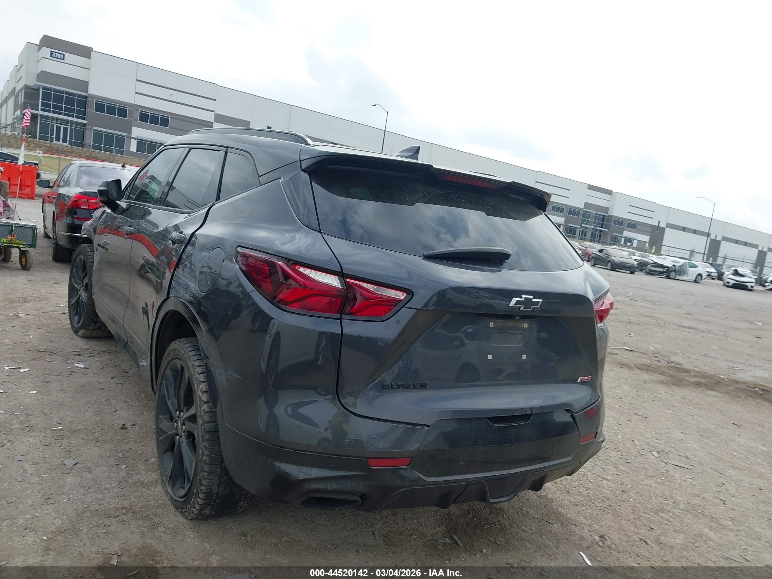 CHEVROLET BLAZER image 3