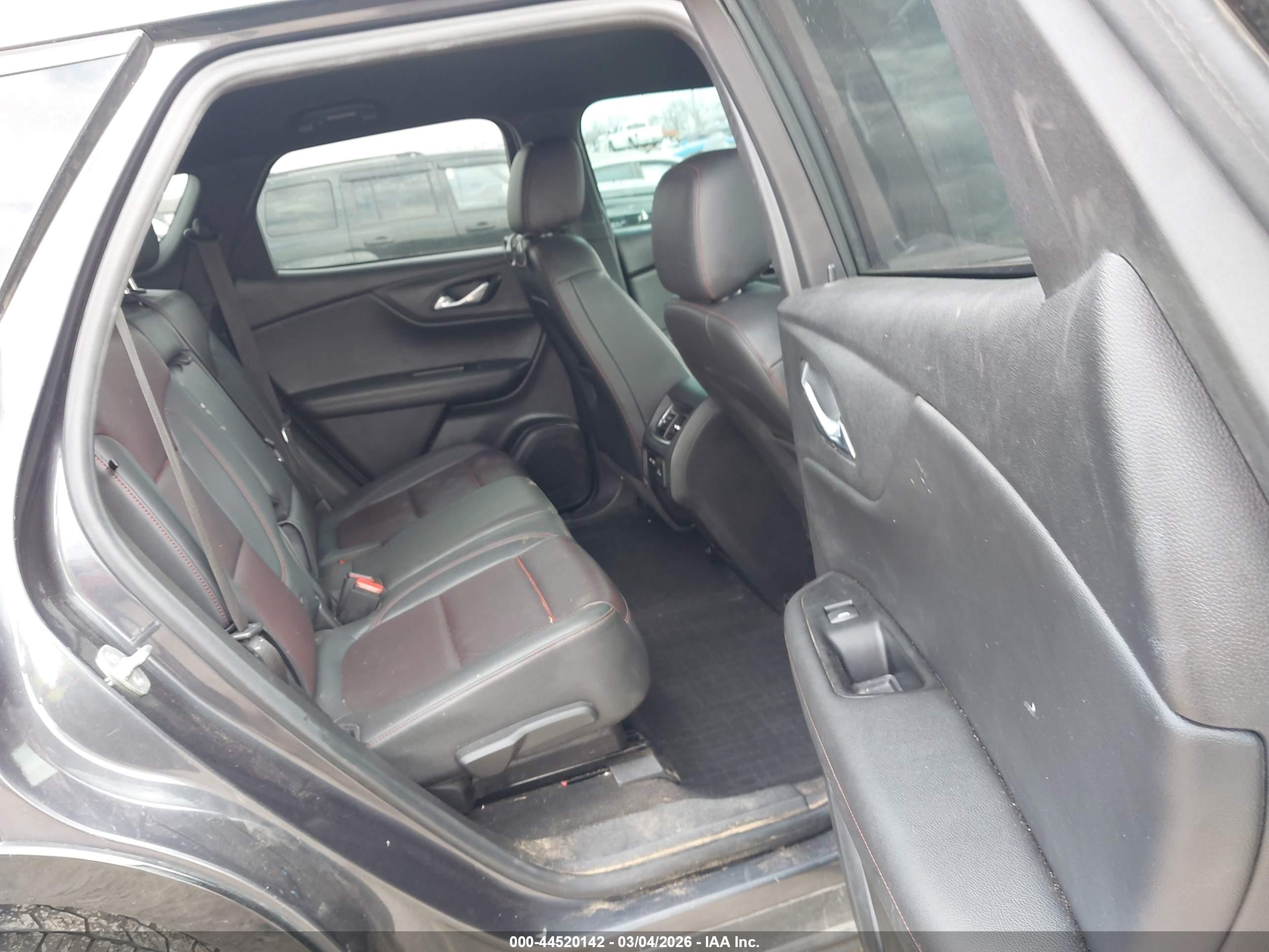 CHEVROLET BLAZER image 8
