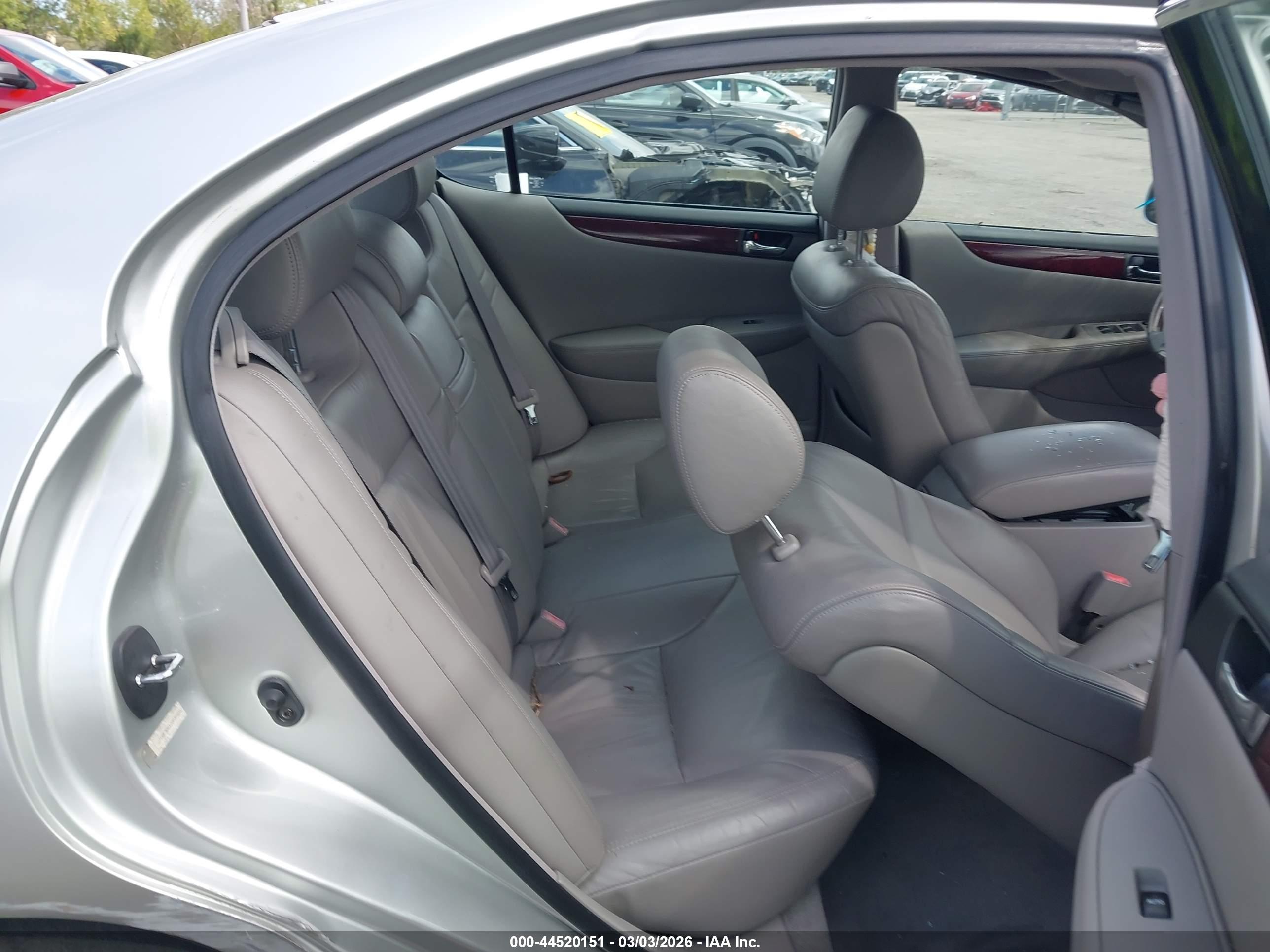 LEXUS ES image 8