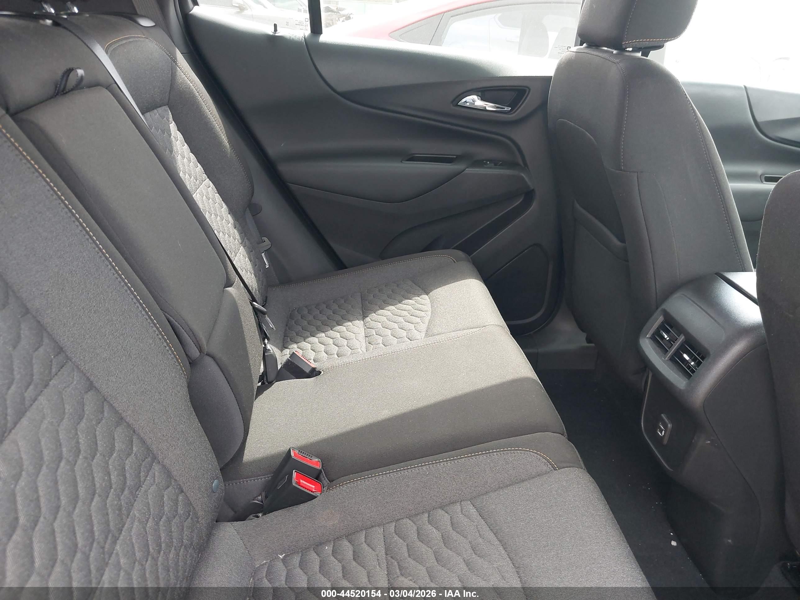 CHEVROLET EQUINOX image 8