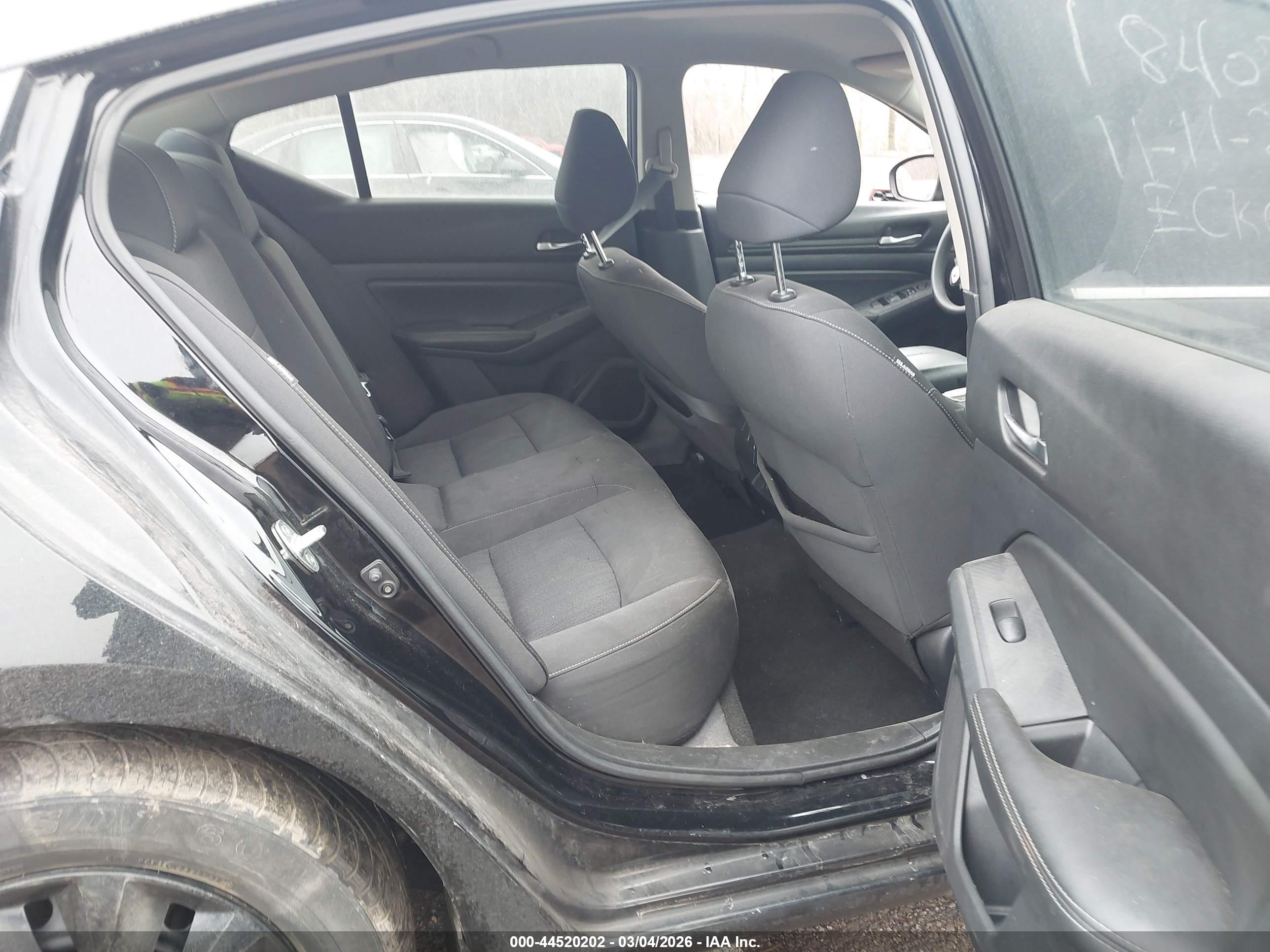 NISSAN ALTIMA image 8