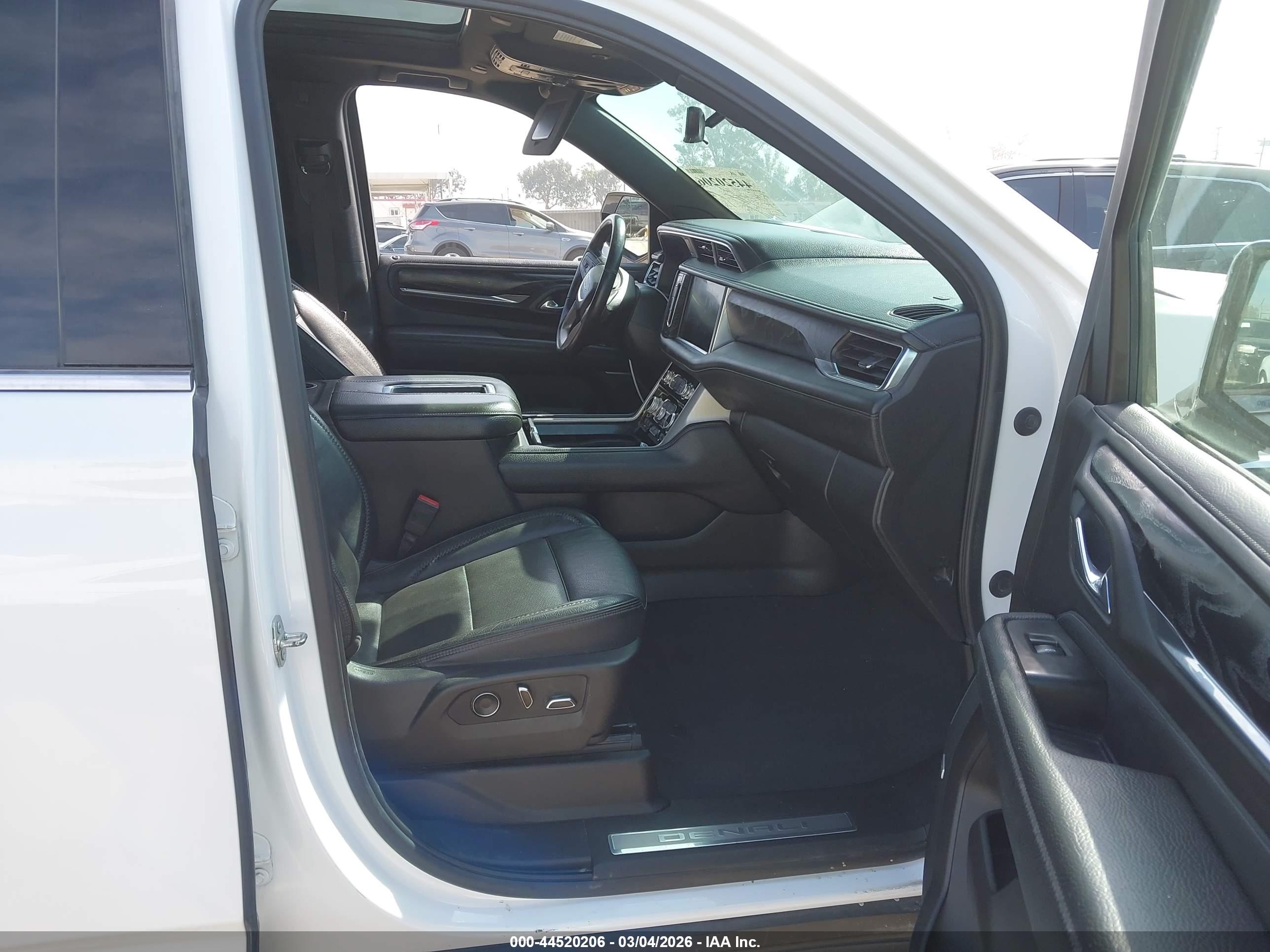 GMC YUKON image 5