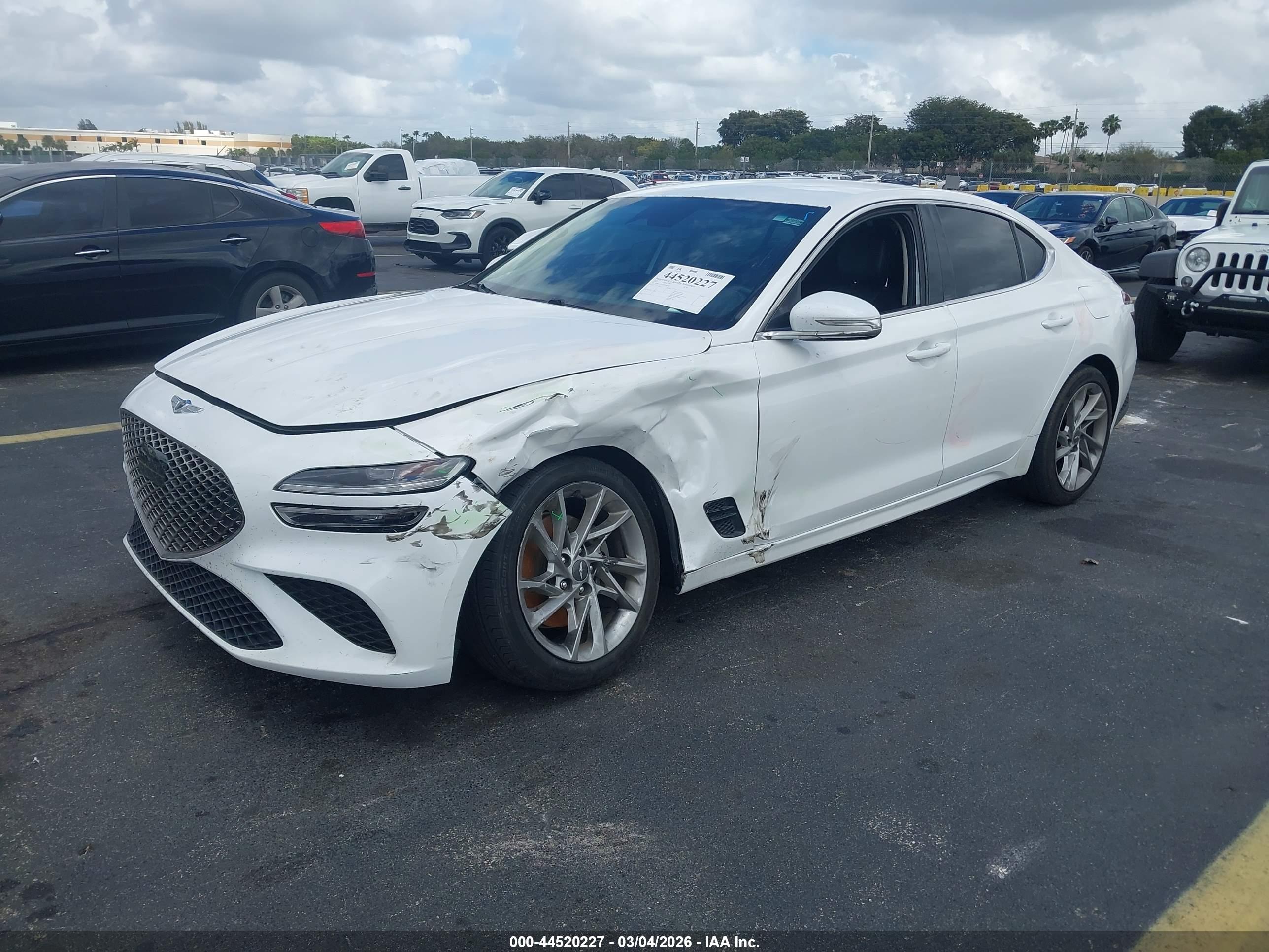 GENESIS G70 image 2