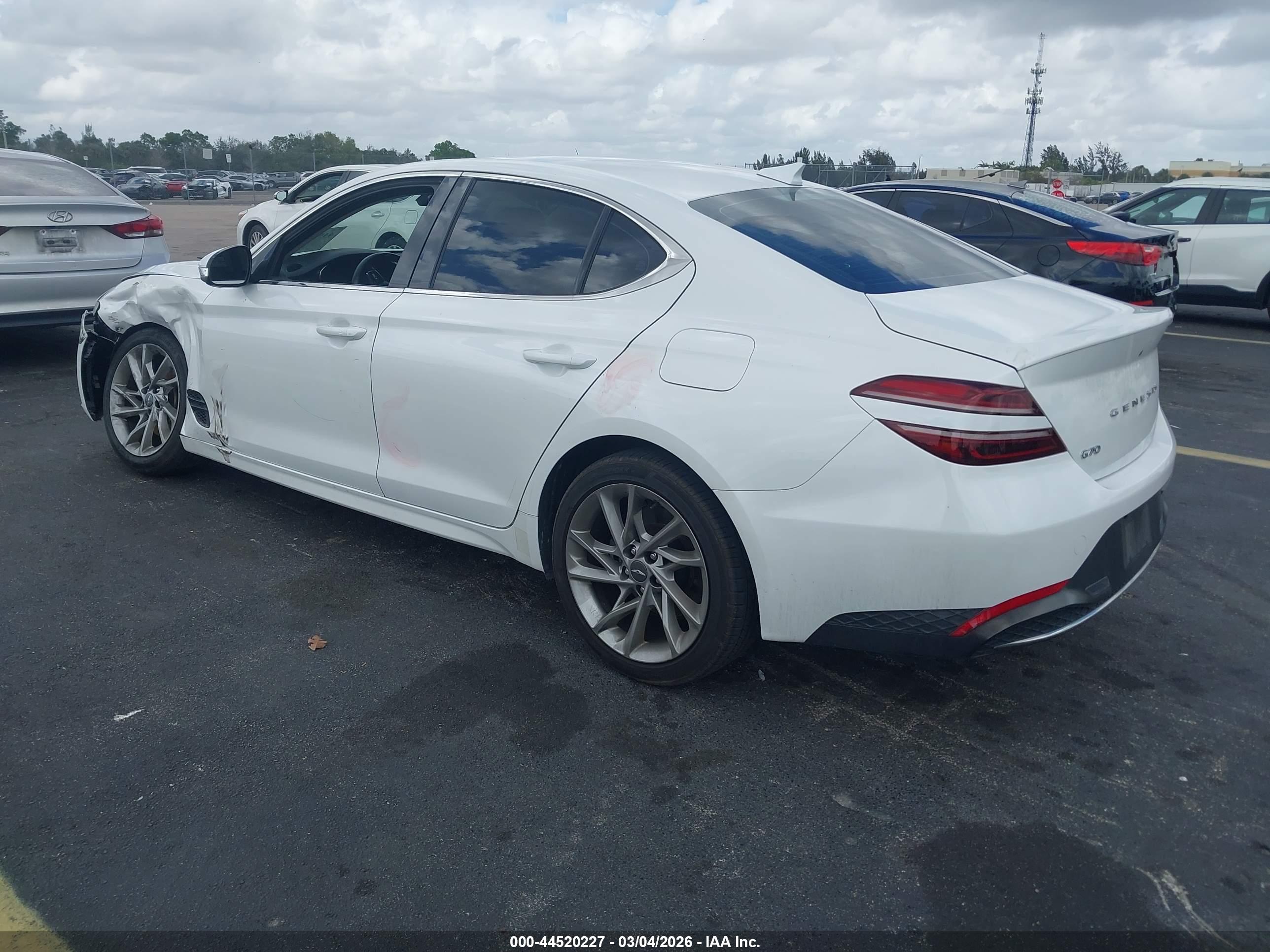 GENESIS G70 image 3