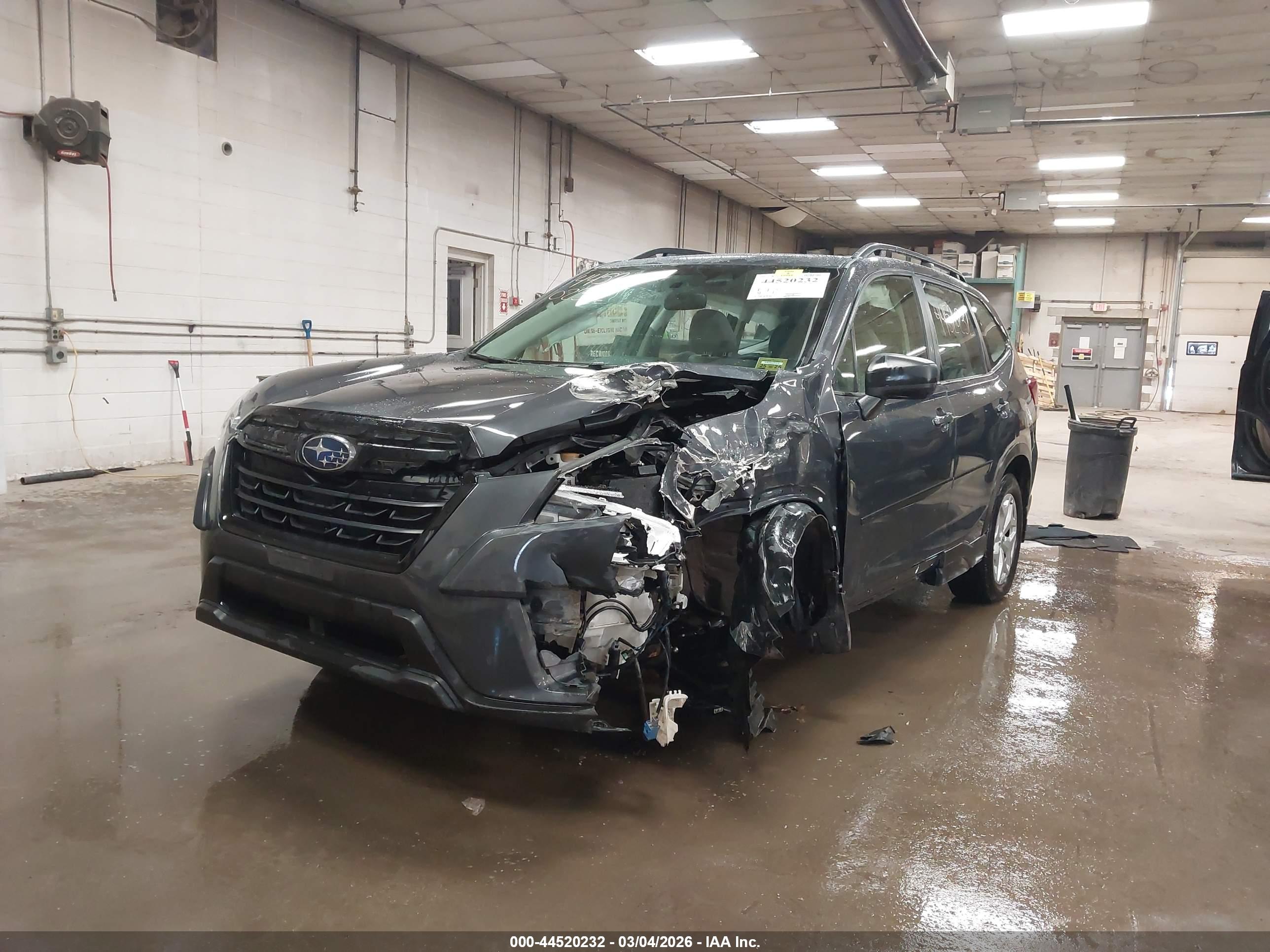 SUBARU FORESTER image 2
