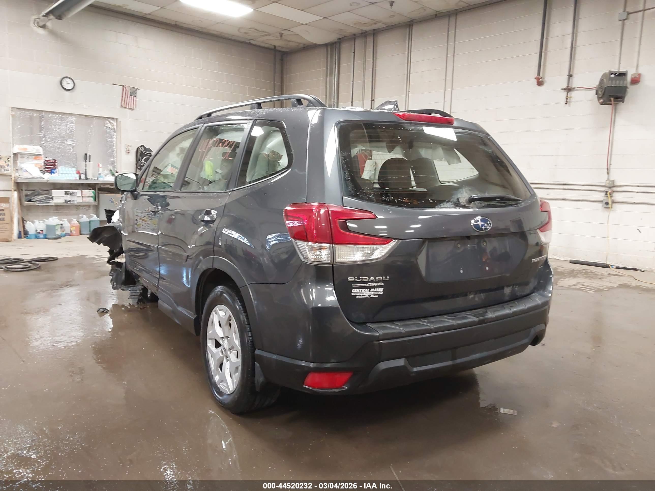 SUBARU FORESTER image 3