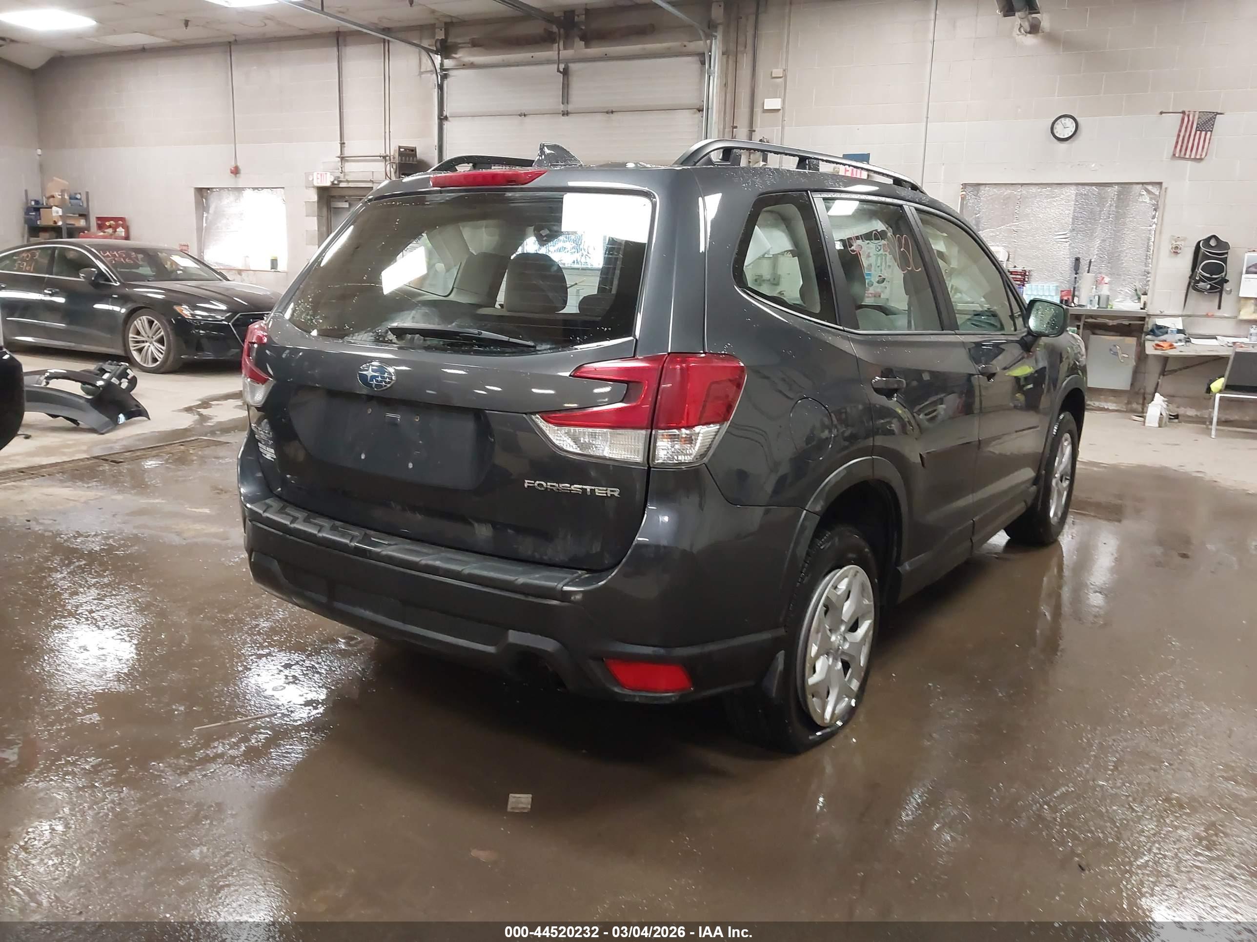 SUBARU FORESTER image 4