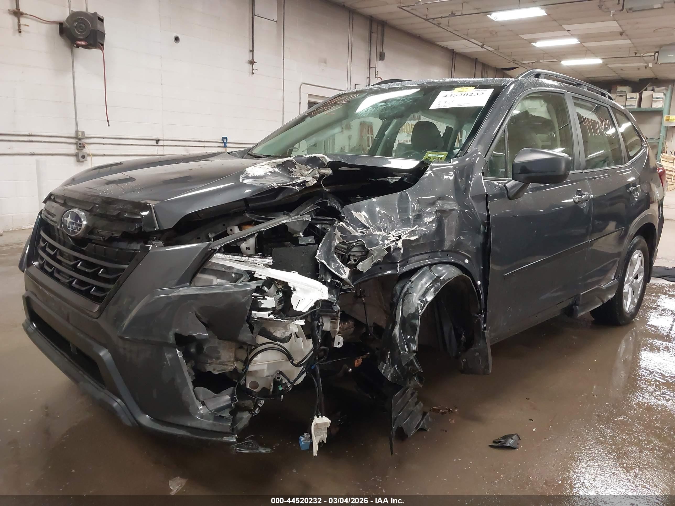 SUBARU FORESTER image 6