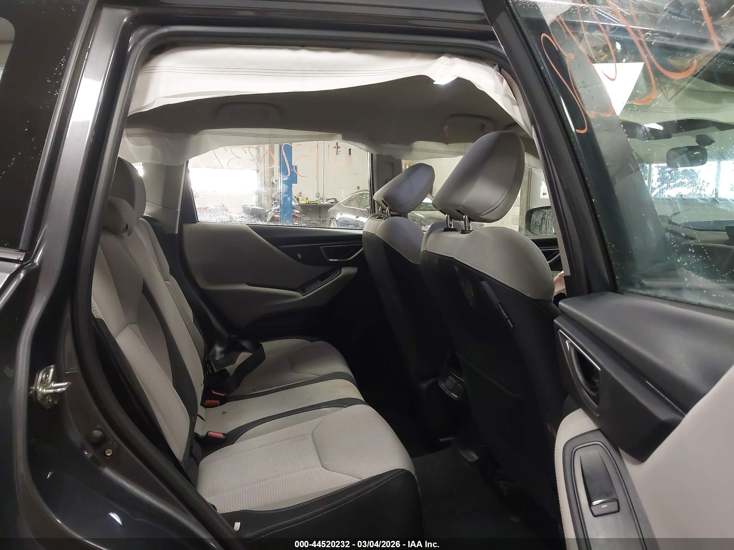 SUBARU FORESTER image 8